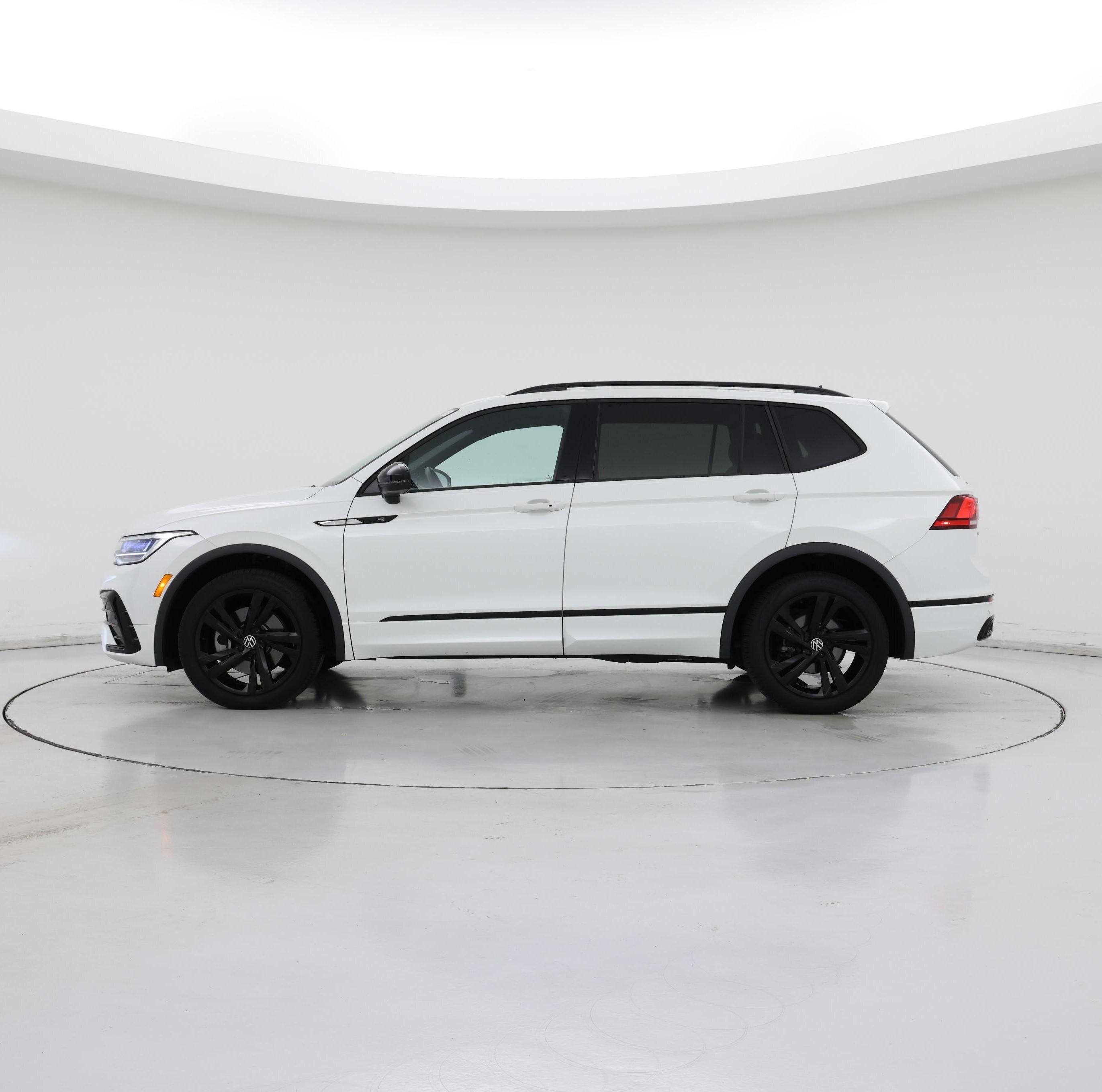 Thumbnail: 2023 Volkswagen Tiguan - 3