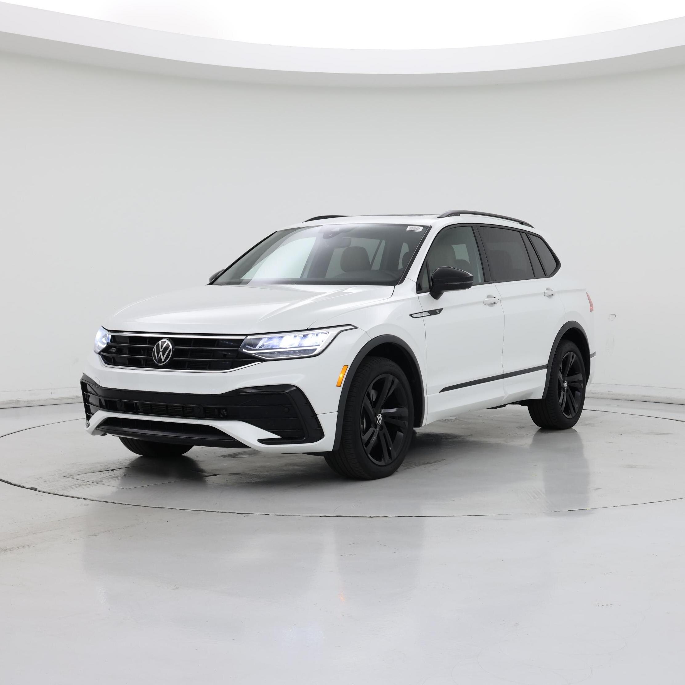 Thumbnail: 2023 Volkswagen Tiguan - 4