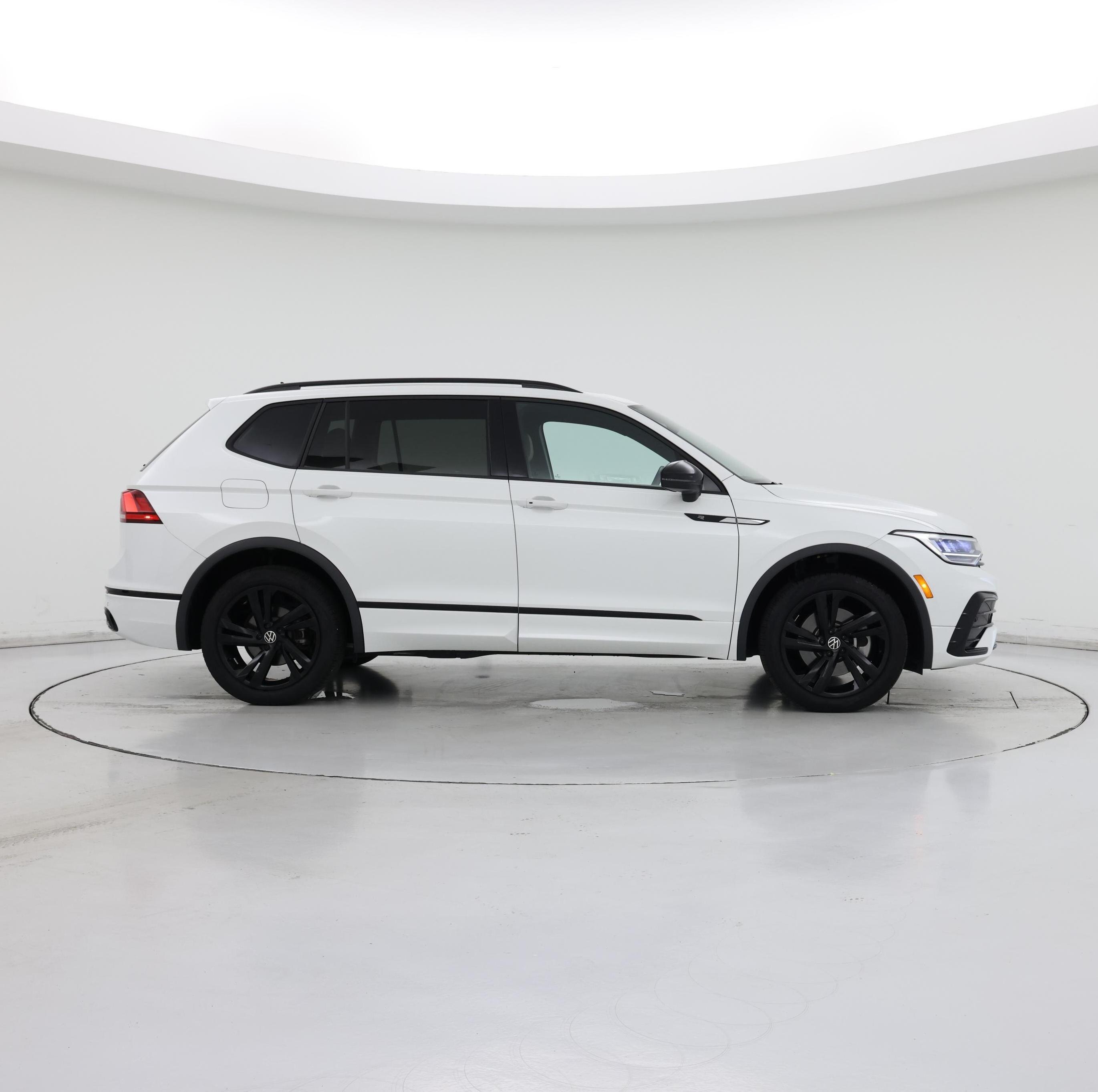 Thumbnail: 2023 Volkswagen Tiguan - 7