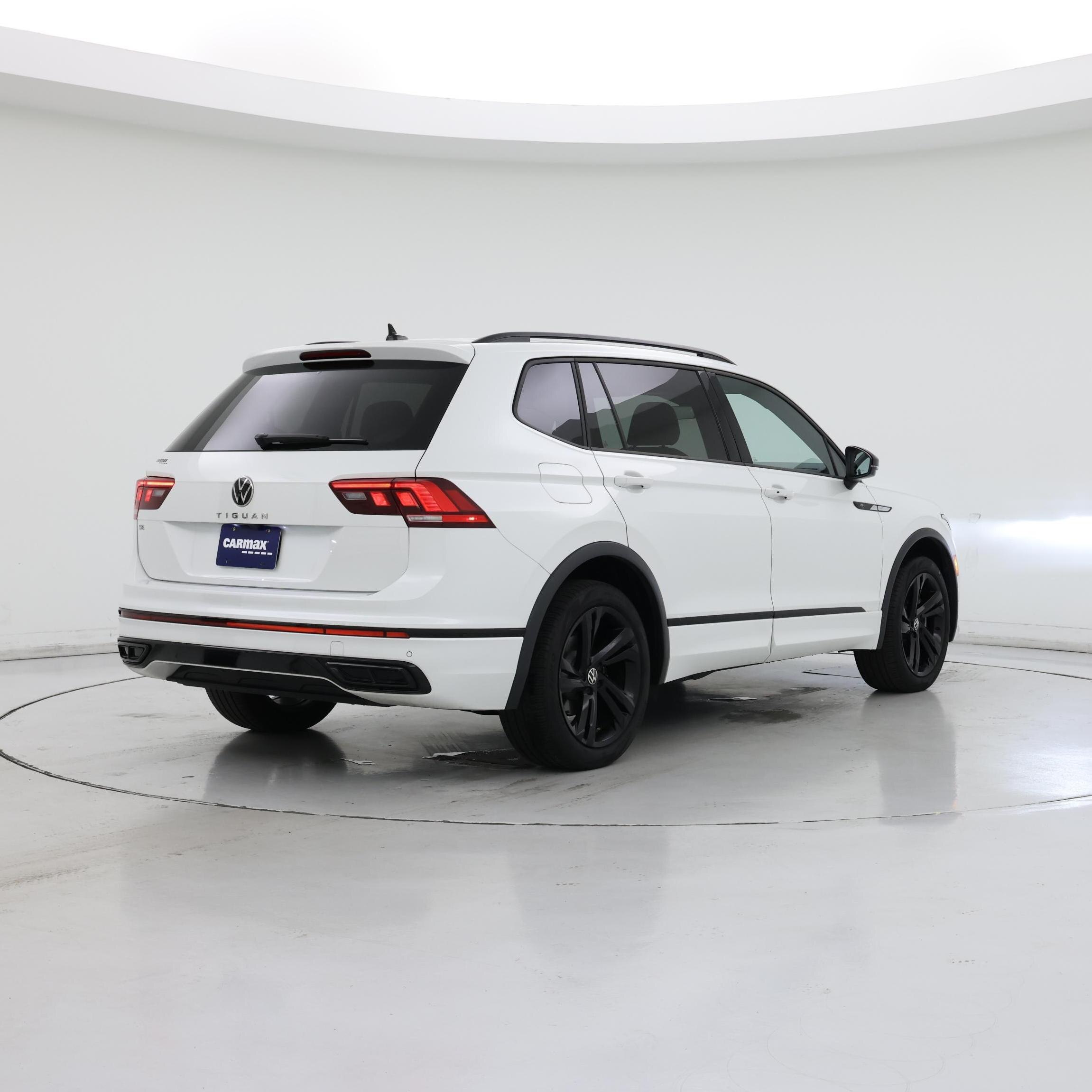 Thumbnail: 2023 Volkswagen Tiguan - 8