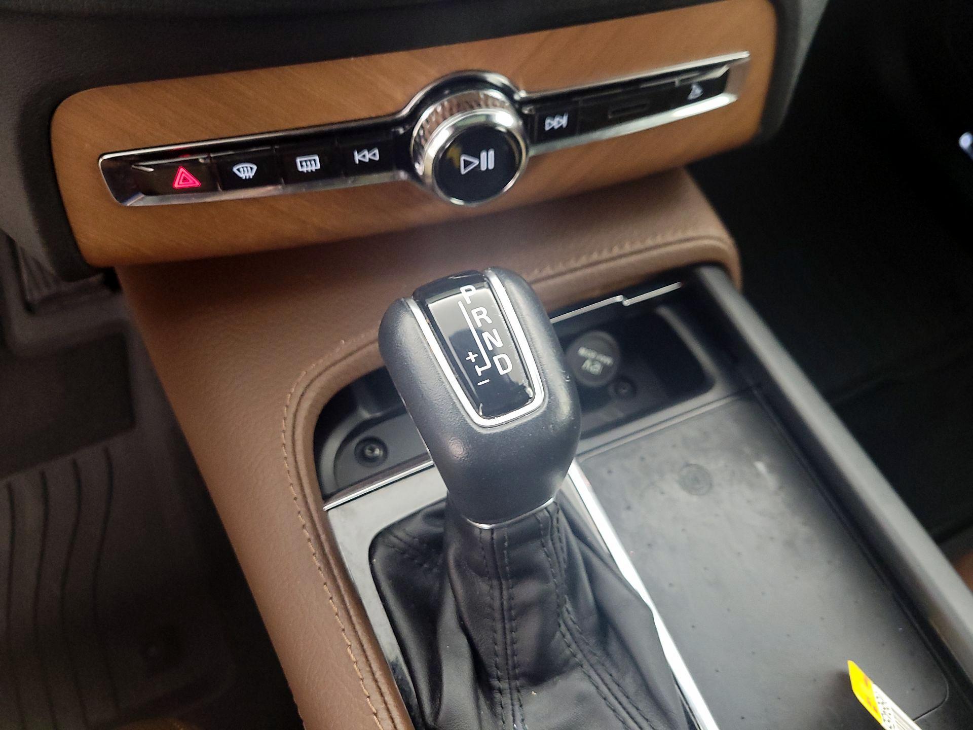 Thumbnail: 2022 Volvo XC90 - 18