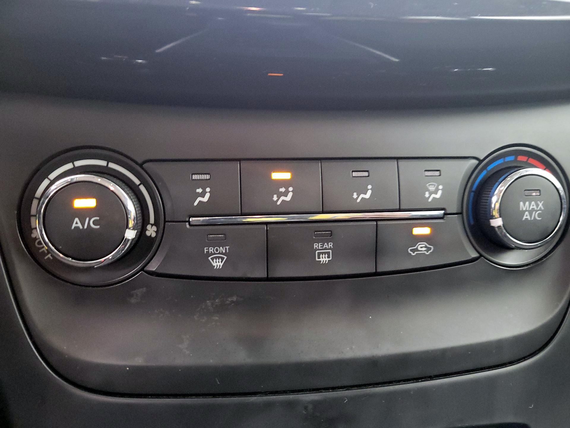 Thumbnail: 2019 Nissan Sentra - 16