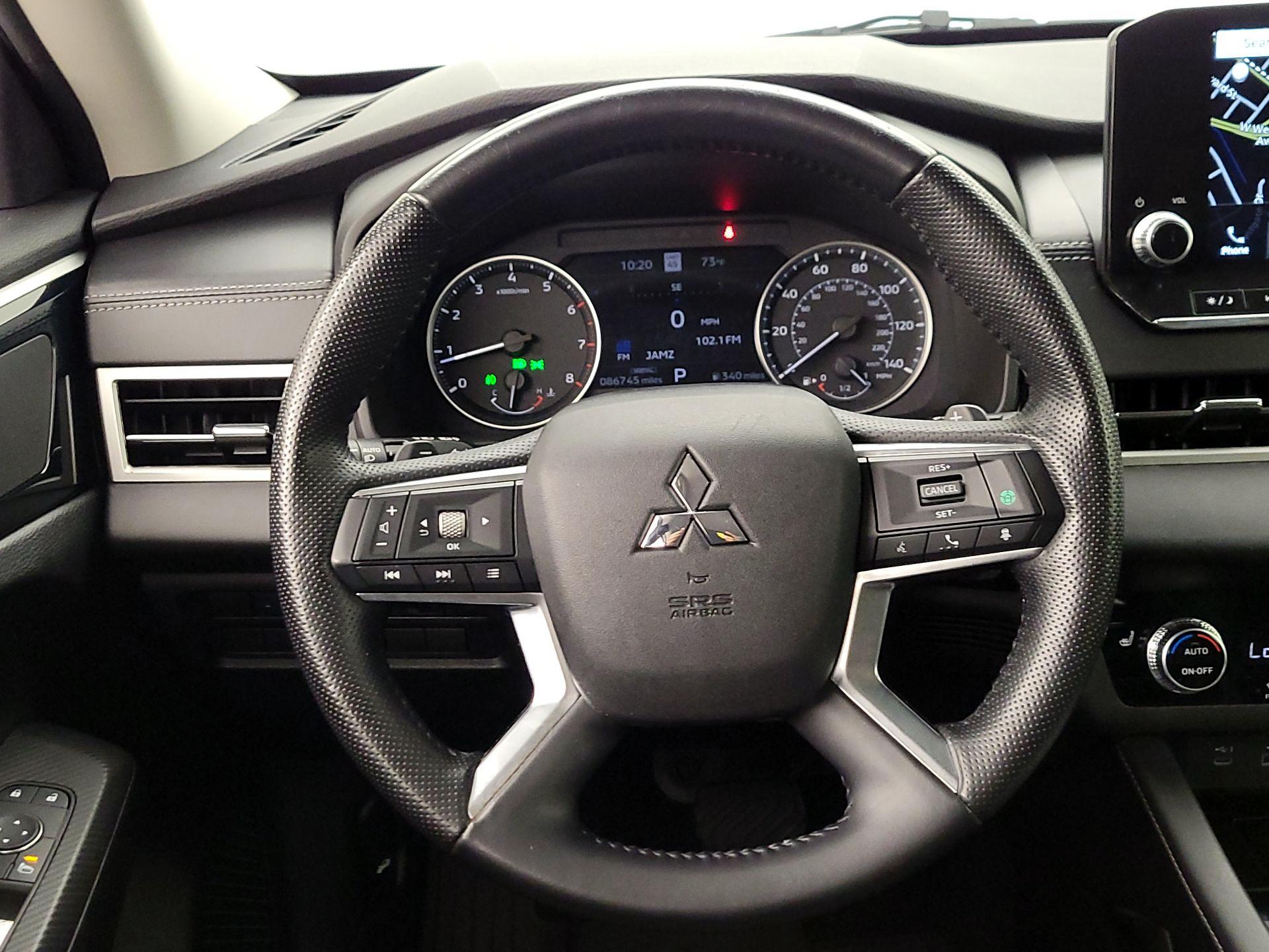 Thumbnail: 2022 Mitsubishi Outlander - 10