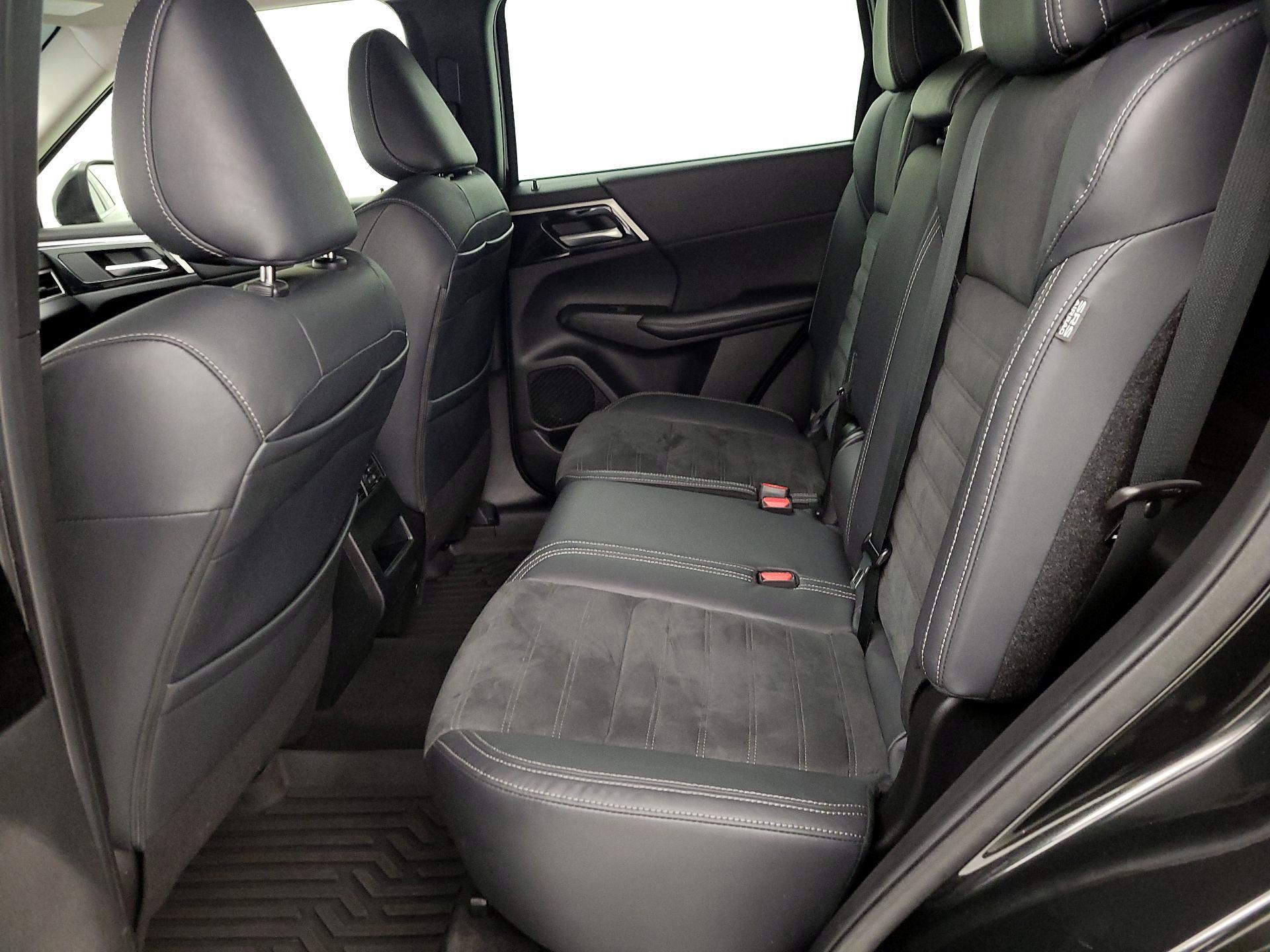 Thumbnail: 2022 Mitsubishi Outlander - 20