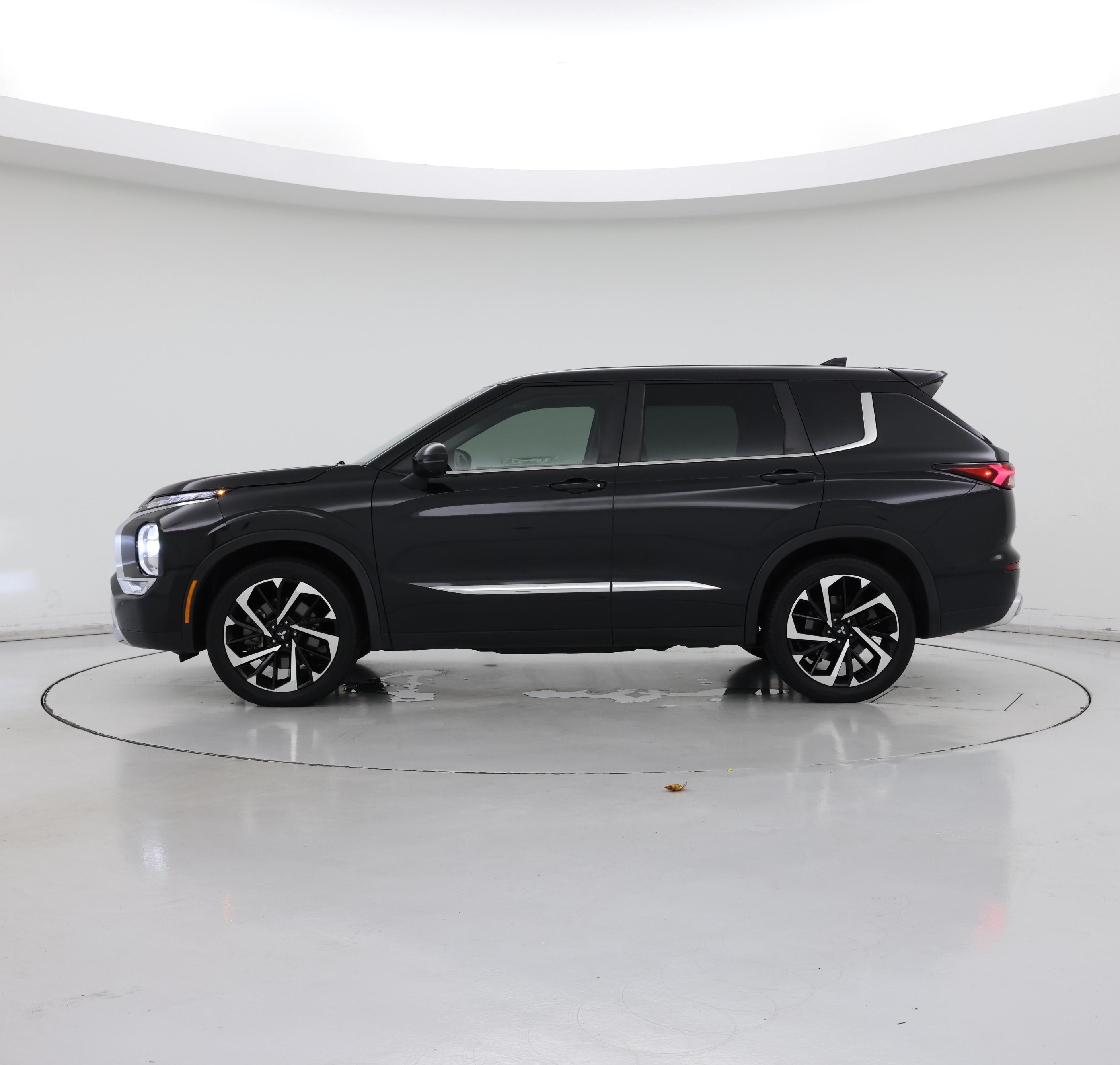 Thumbnail: 2022 Mitsubishi Outlander - 3