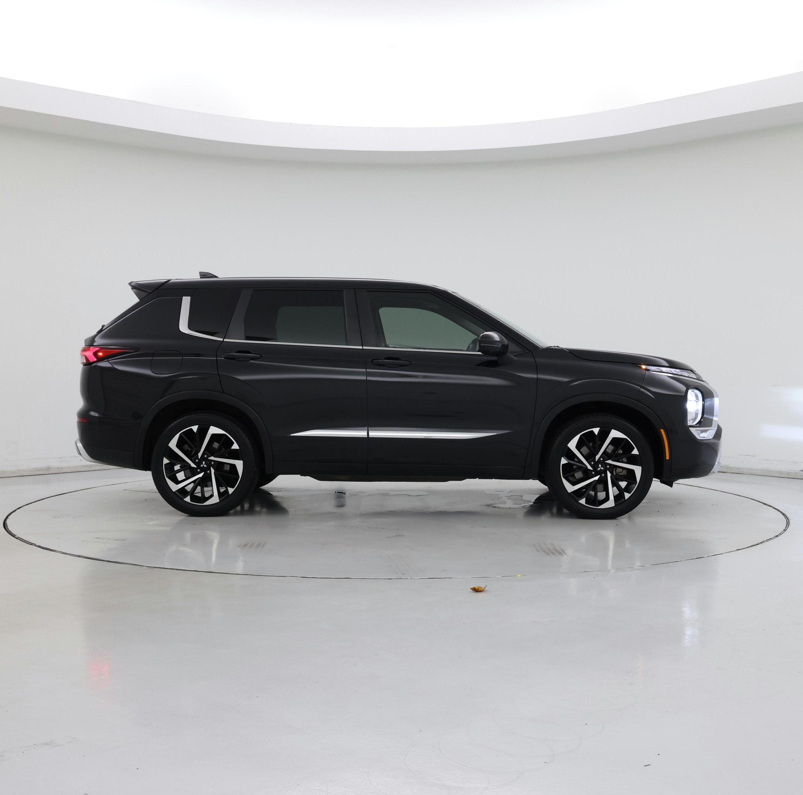 Thumbnail: 2022 Mitsubishi Outlander - 7
