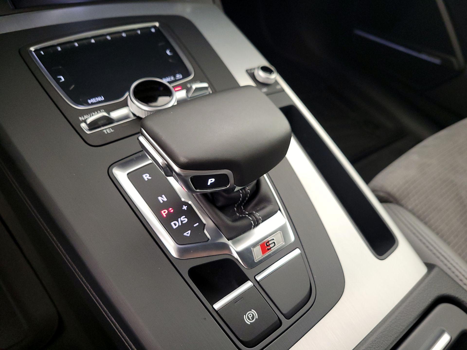Thumbnail: 2018 Audi SQ5 - 18