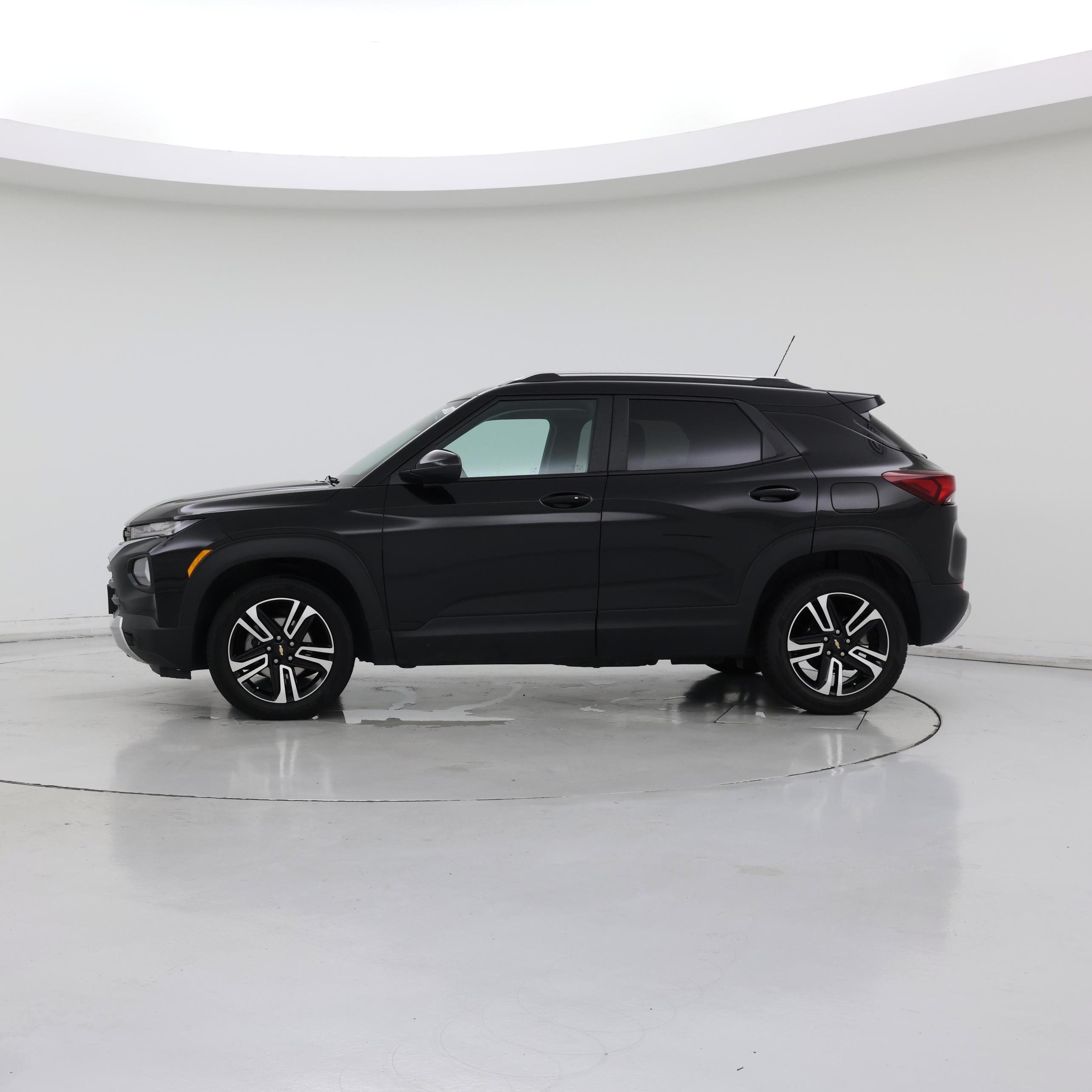 Thumbnail: 2023 Chevrolet TrailBlazer - 3