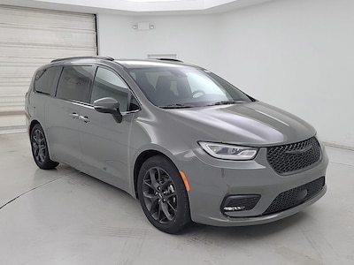 Gray 2023 Chrysler Pacifica Touring L