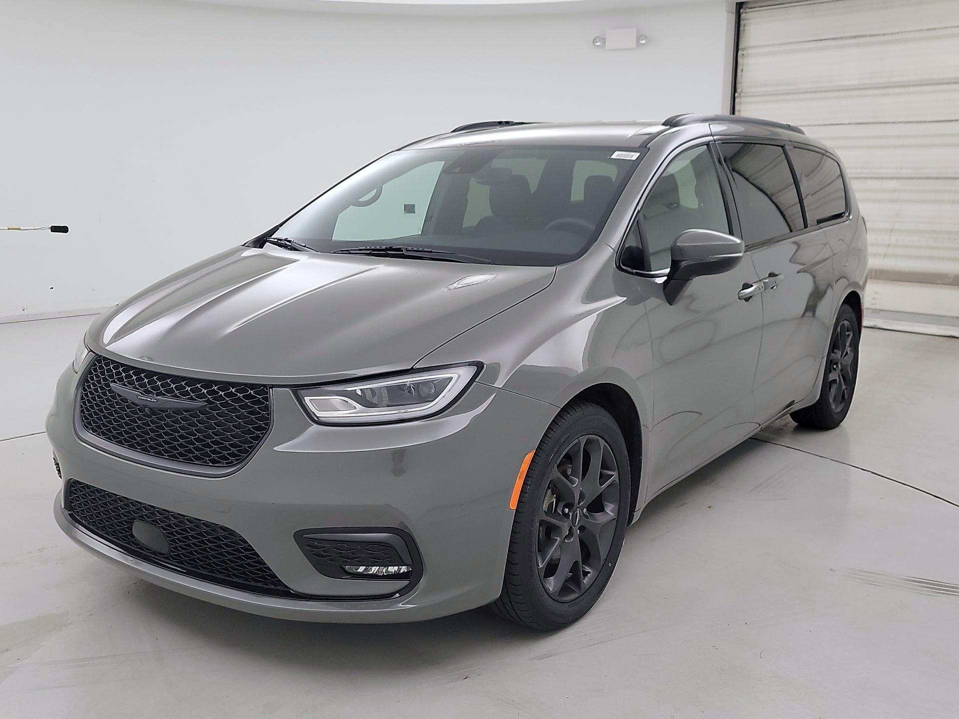 Thumbnail: 2023 Chrysler Pacifica - 3