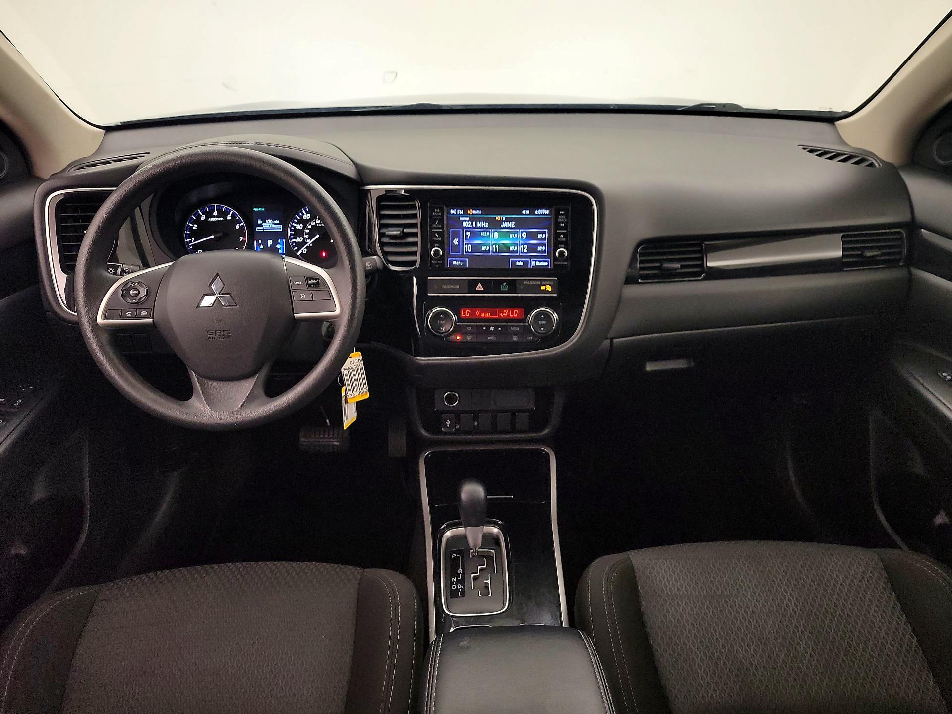 Thumbnail: 2019 Mitsubishi Outlander - 9
