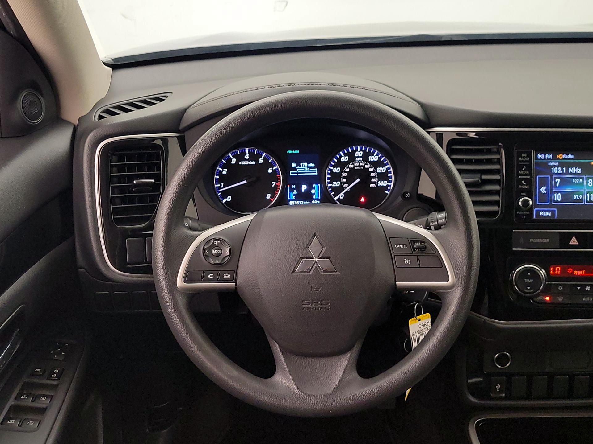 Thumbnail: 2019 Mitsubishi Outlander - 10