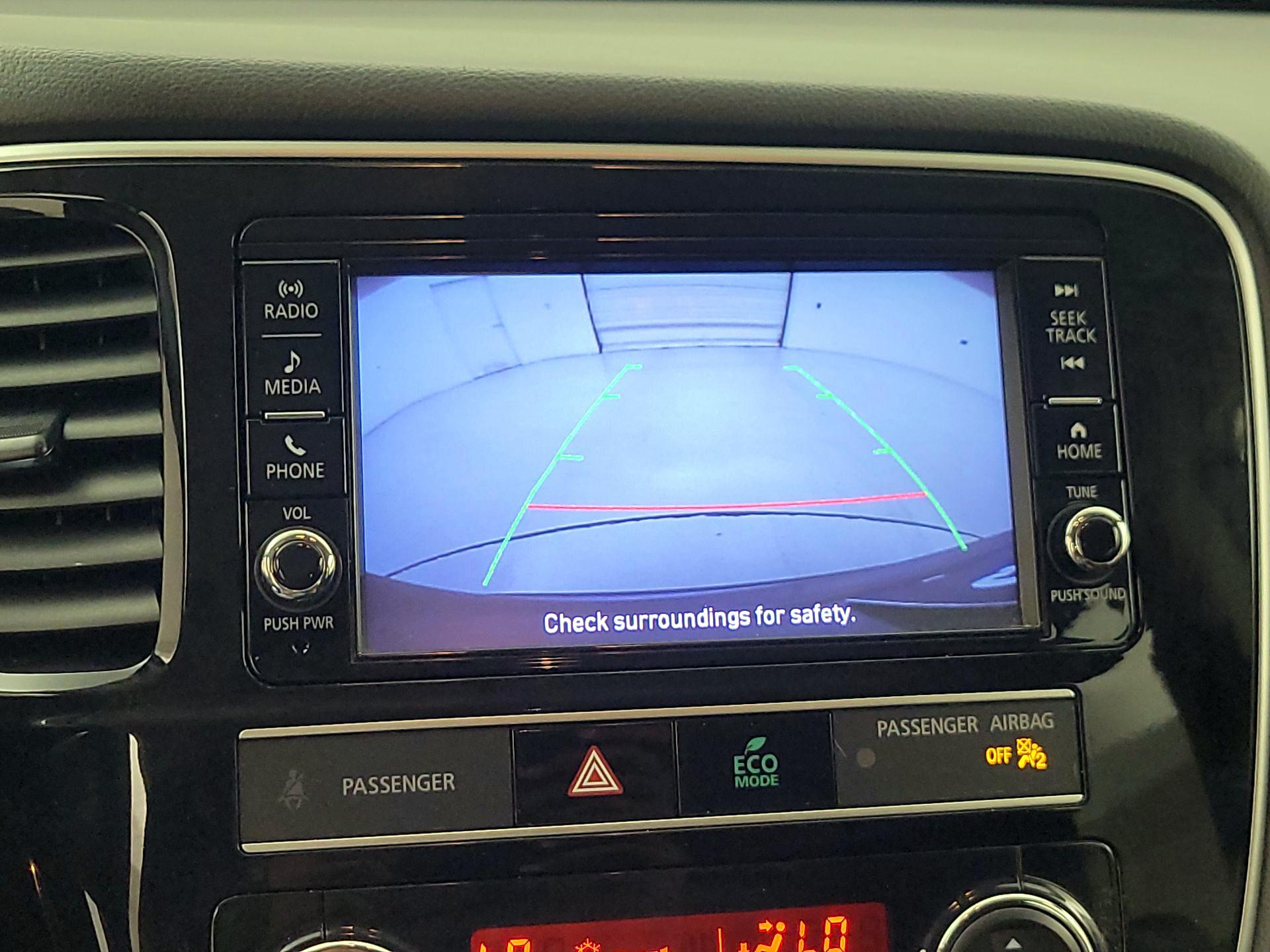 Thumbnail: 2019 Mitsubishi Outlander - 14