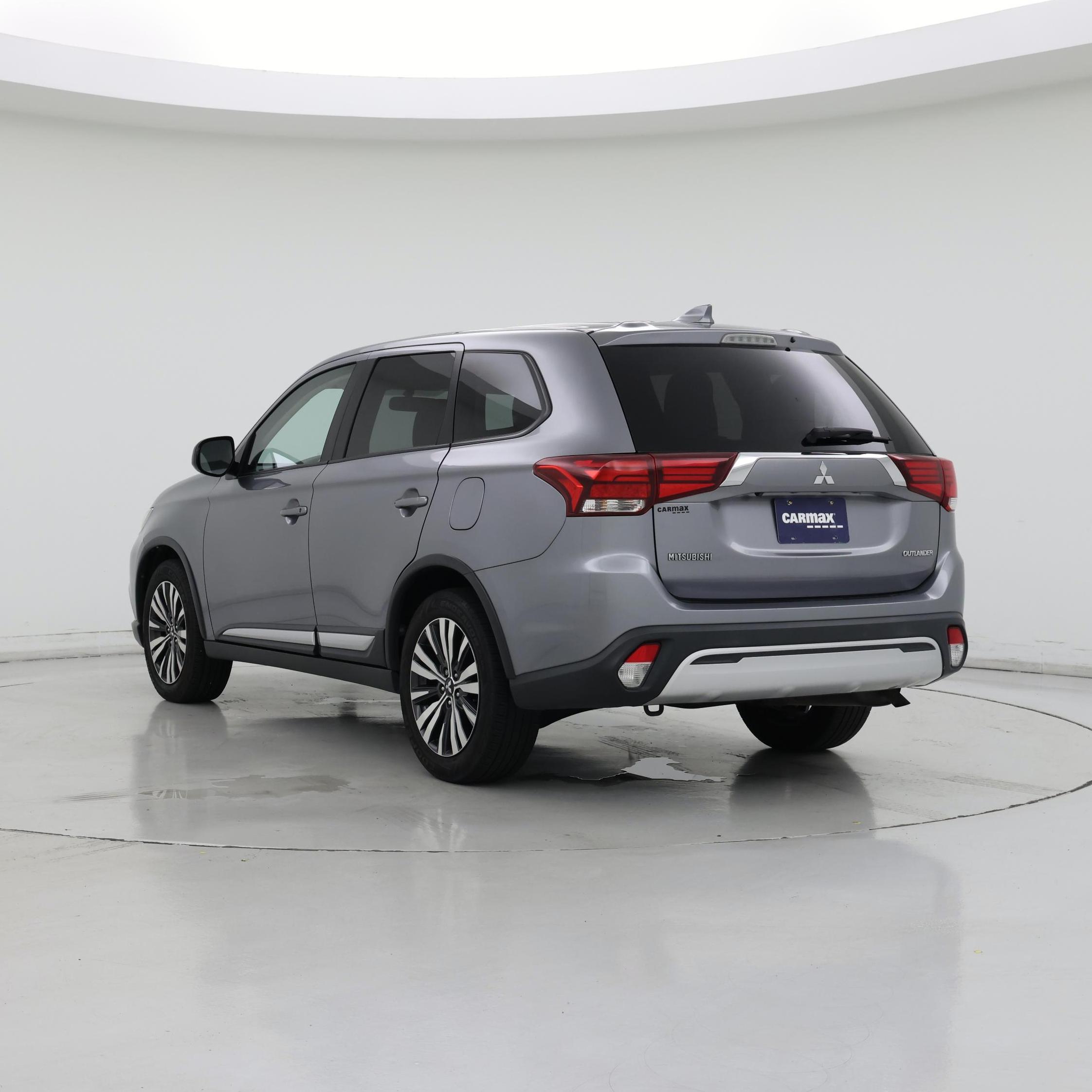 Thumbnail: 2019 Mitsubishi Outlander - 2