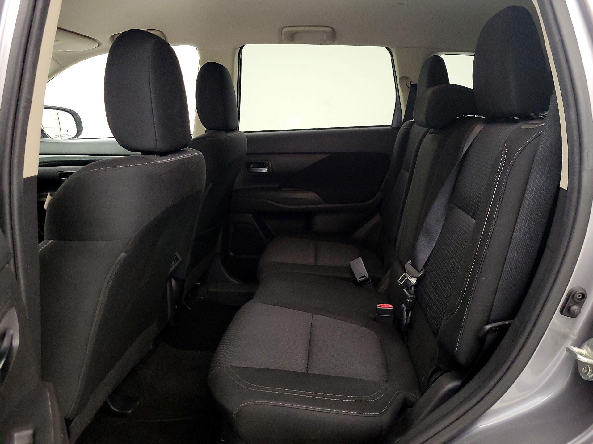 Thumbnail: 2019 Mitsubishi Outlander - 19