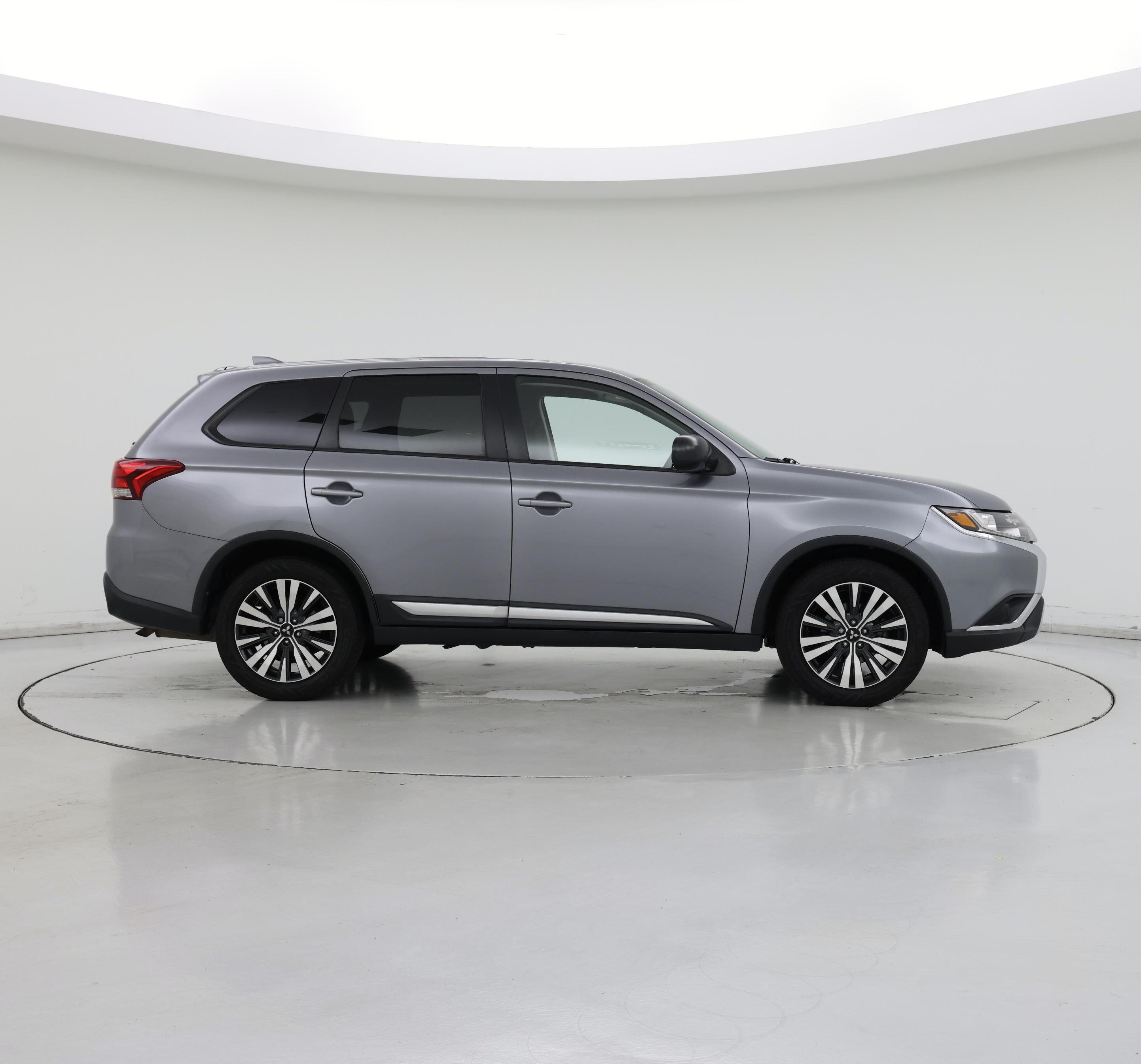 Thumbnail: 2019 Mitsubishi Outlander - 7