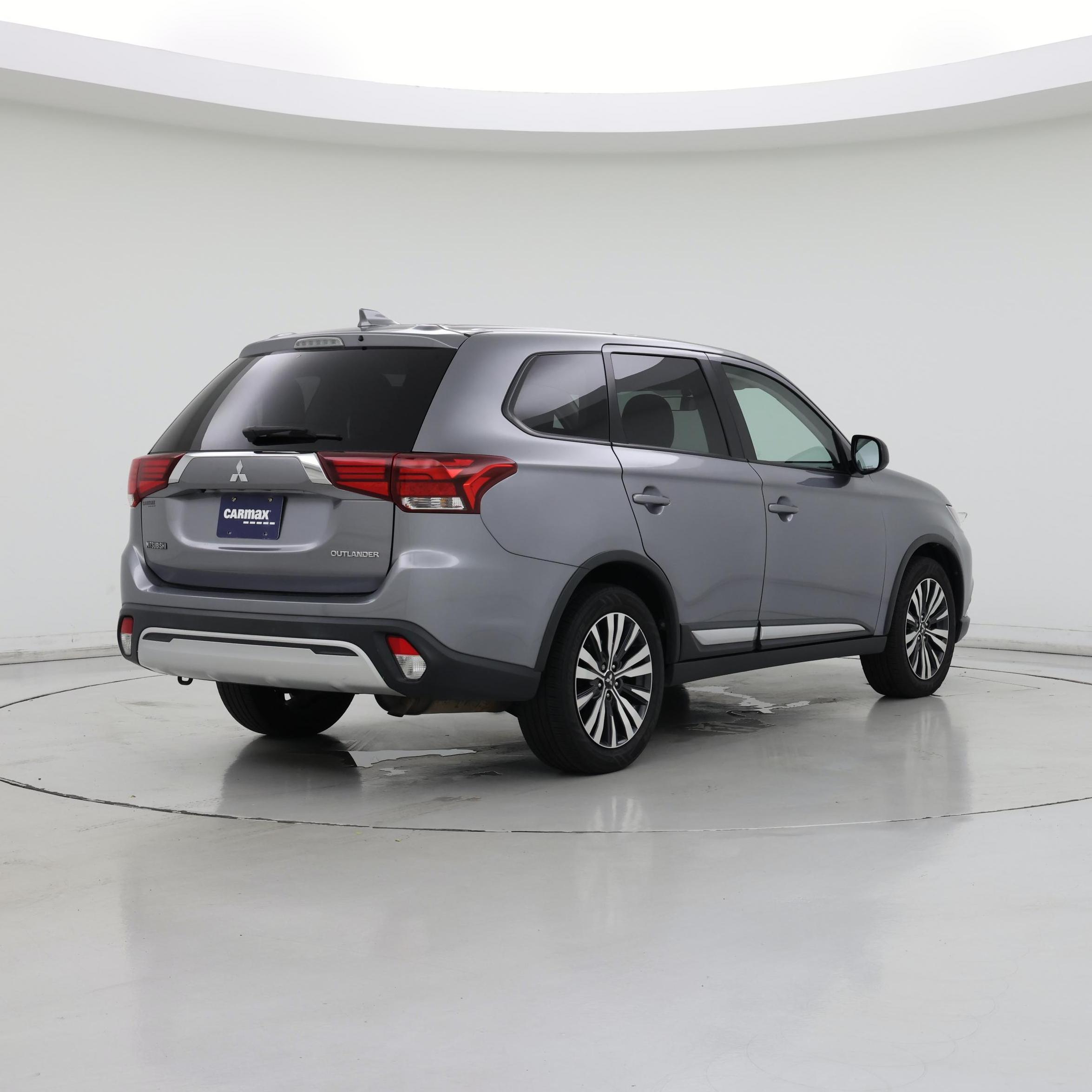 Thumbnail: 2019 Mitsubishi Outlander - 8