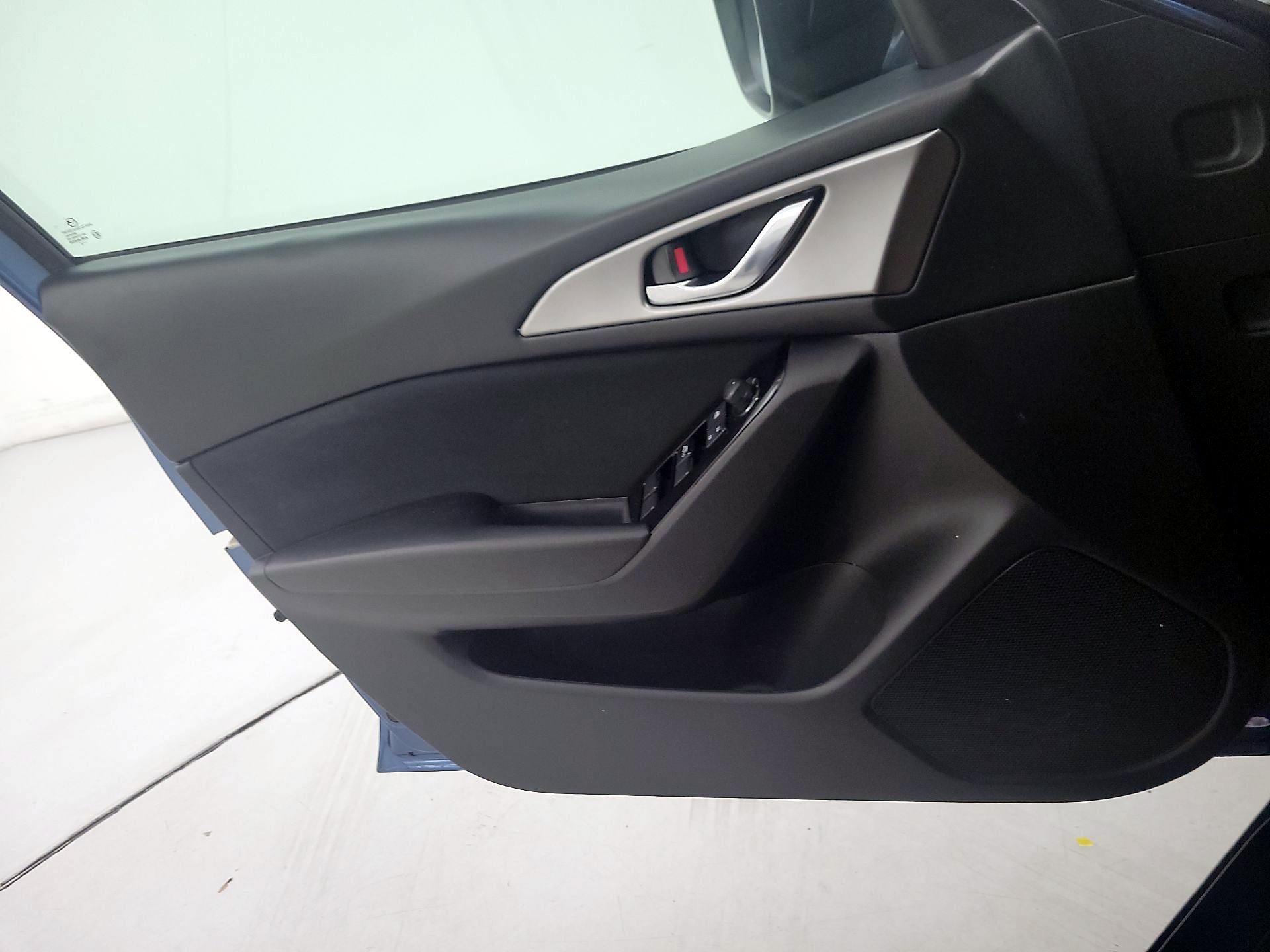 Thumbnail: 2018 Mazda Mazda3 - 12