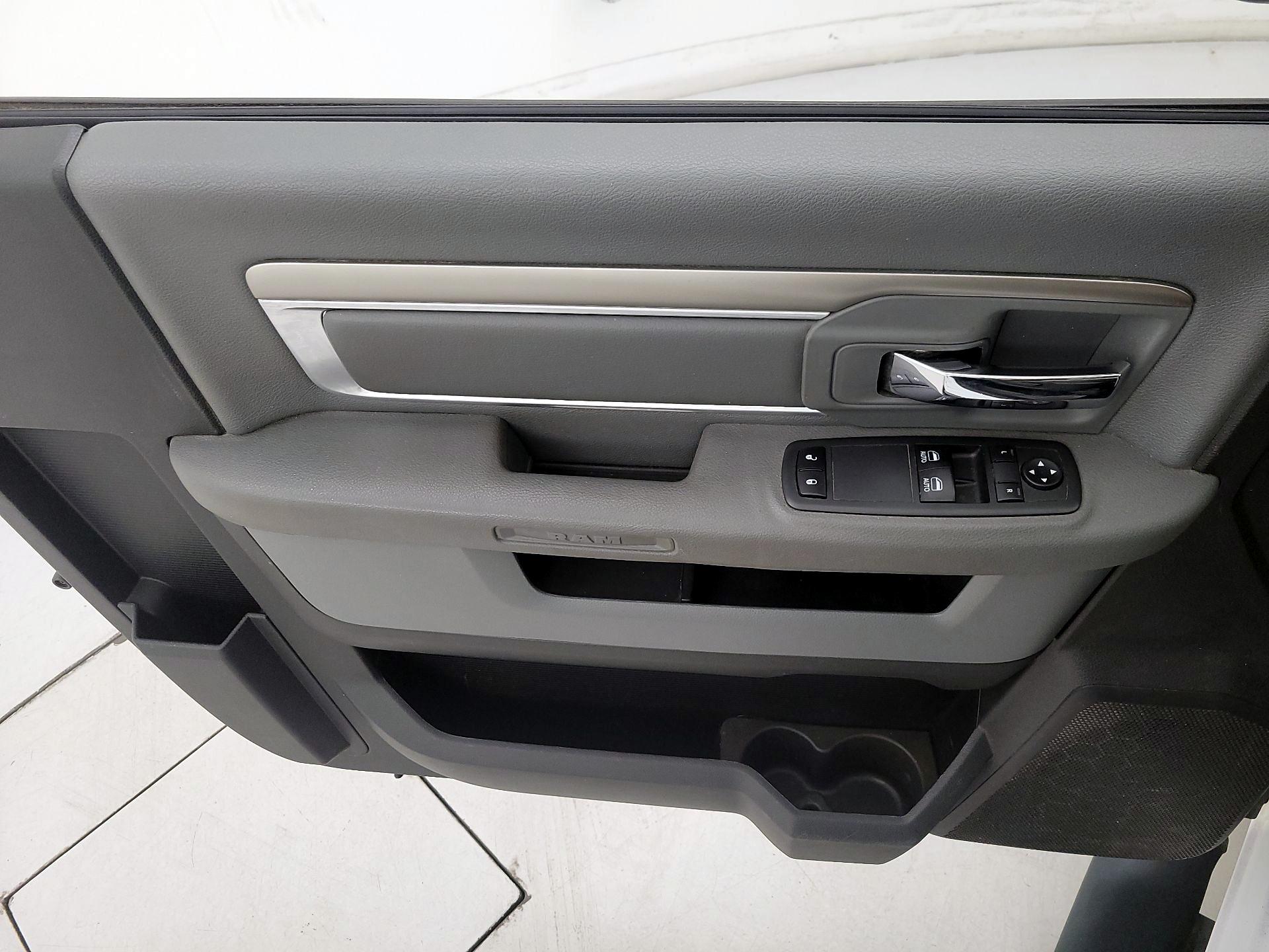 Thumbnail: 2019 RAM 1500 Classic - 12