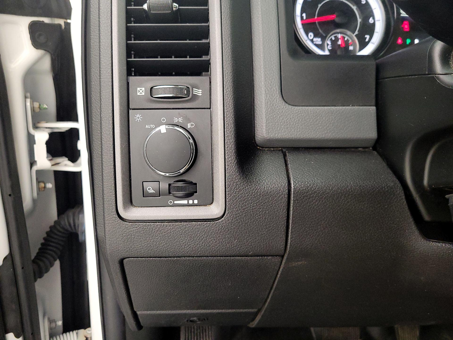 Thumbnail: 2019 RAM 1500 Classic - 13