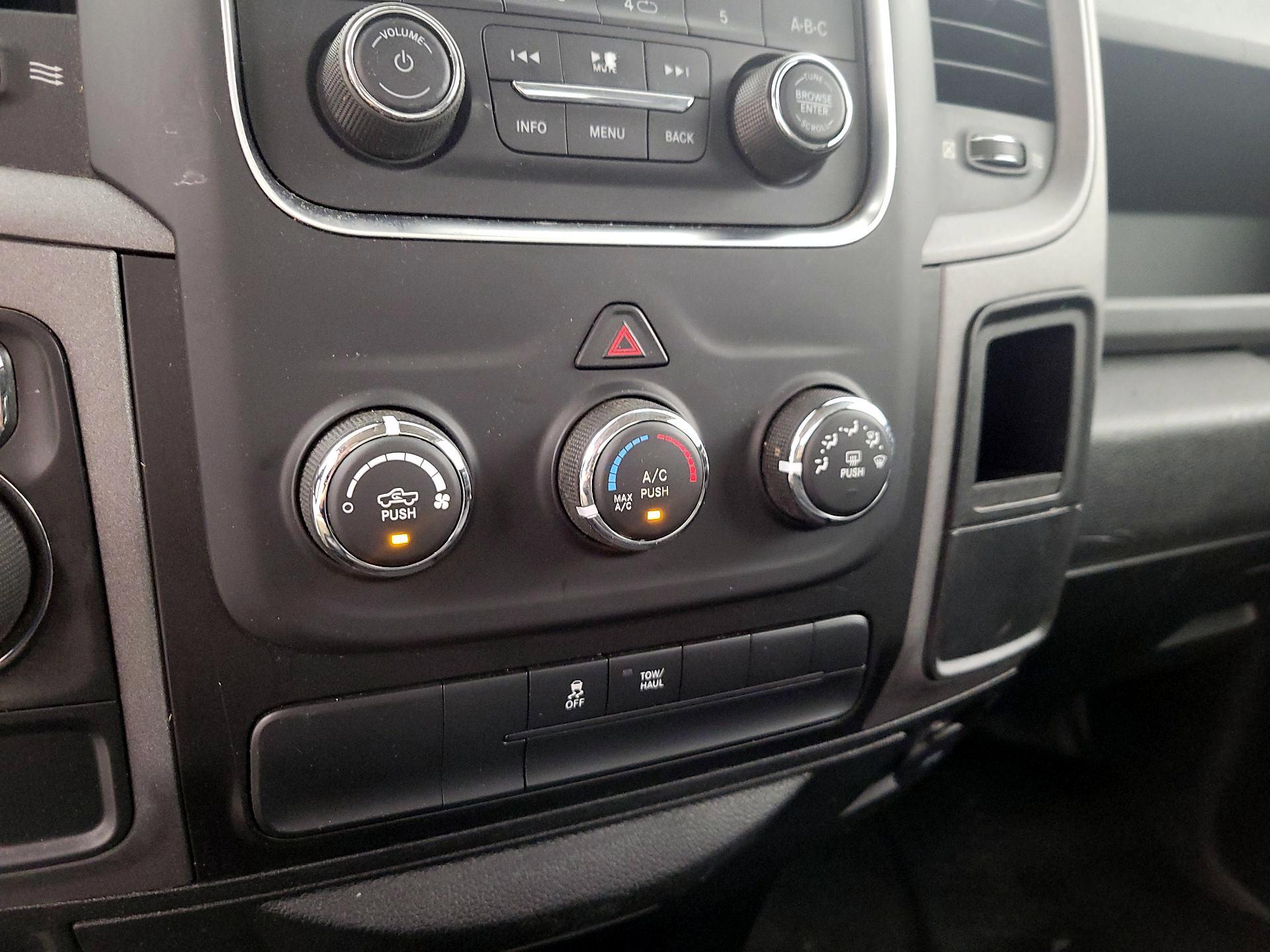 Thumbnail: 2019 RAM 1500 Classic - 16