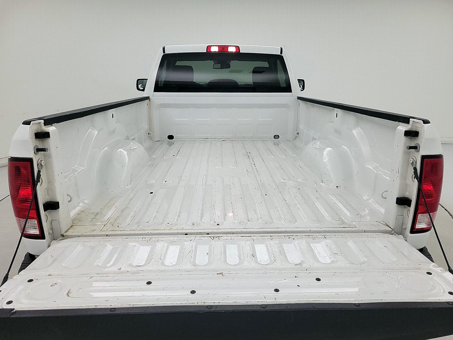 Thumbnail: 2019 RAM 1500 Classic - 19