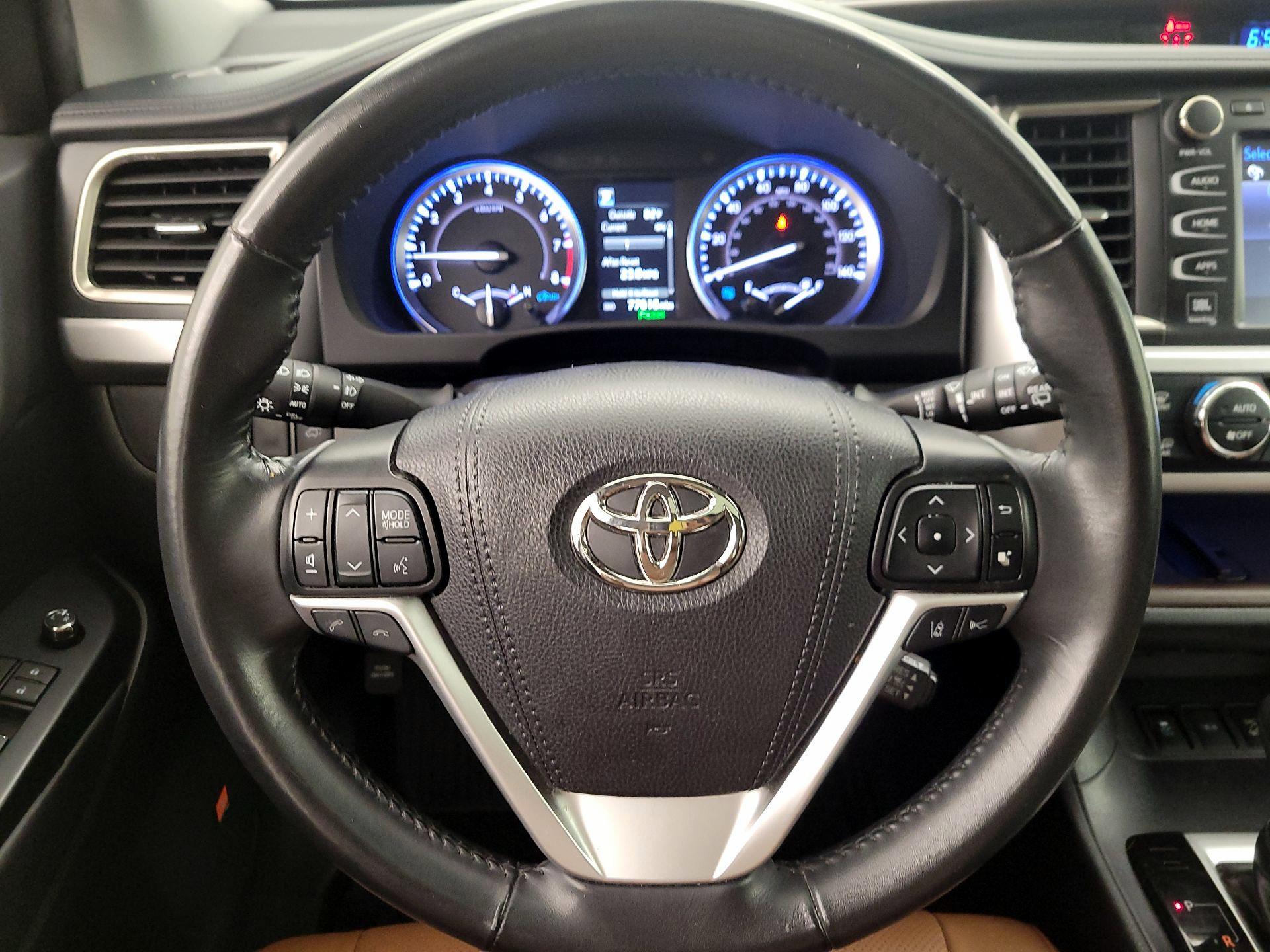 Thumbnail: 2019 Toyota Highlander - 10