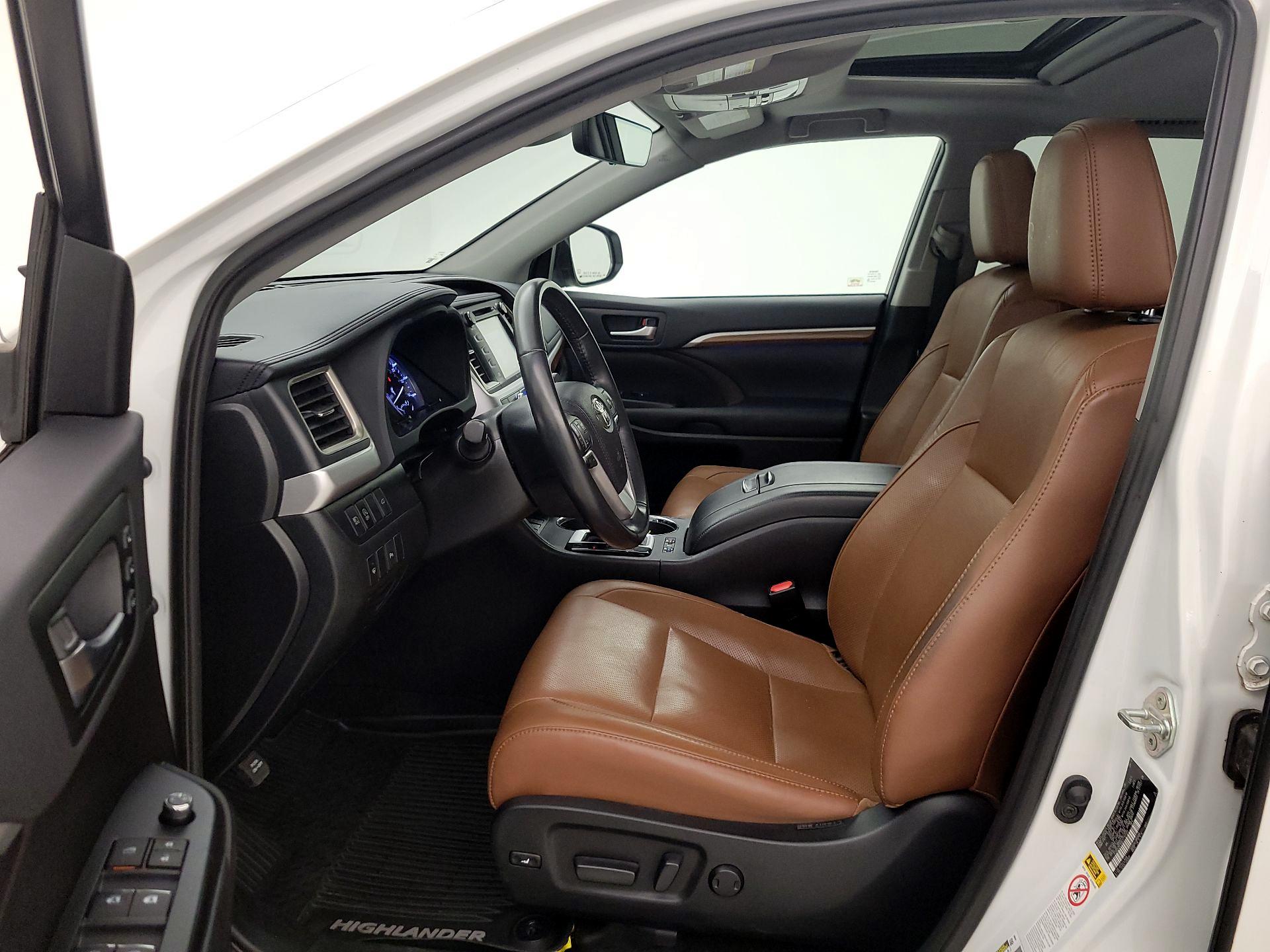 Thumbnail: 2019 Toyota Highlander - 11