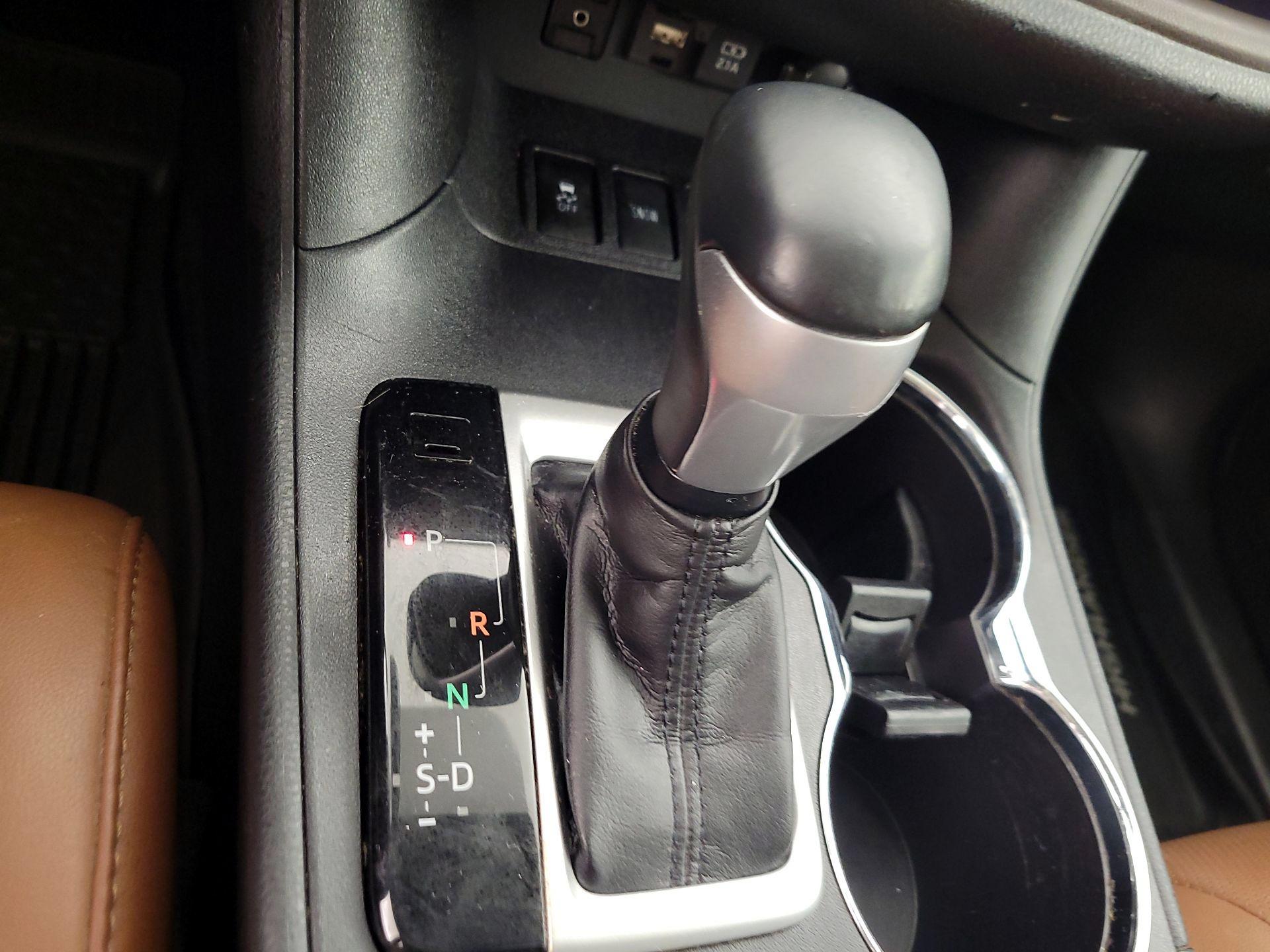 Thumbnail: 2019 Toyota Highlander - 17