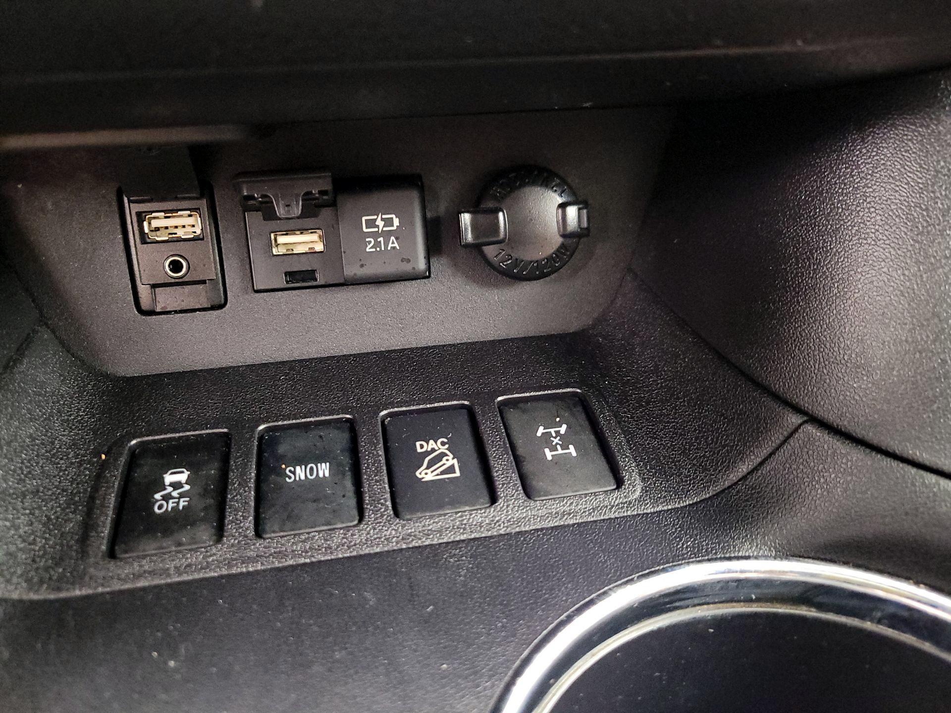Thumbnail: 2019 Toyota Highlander - 18
