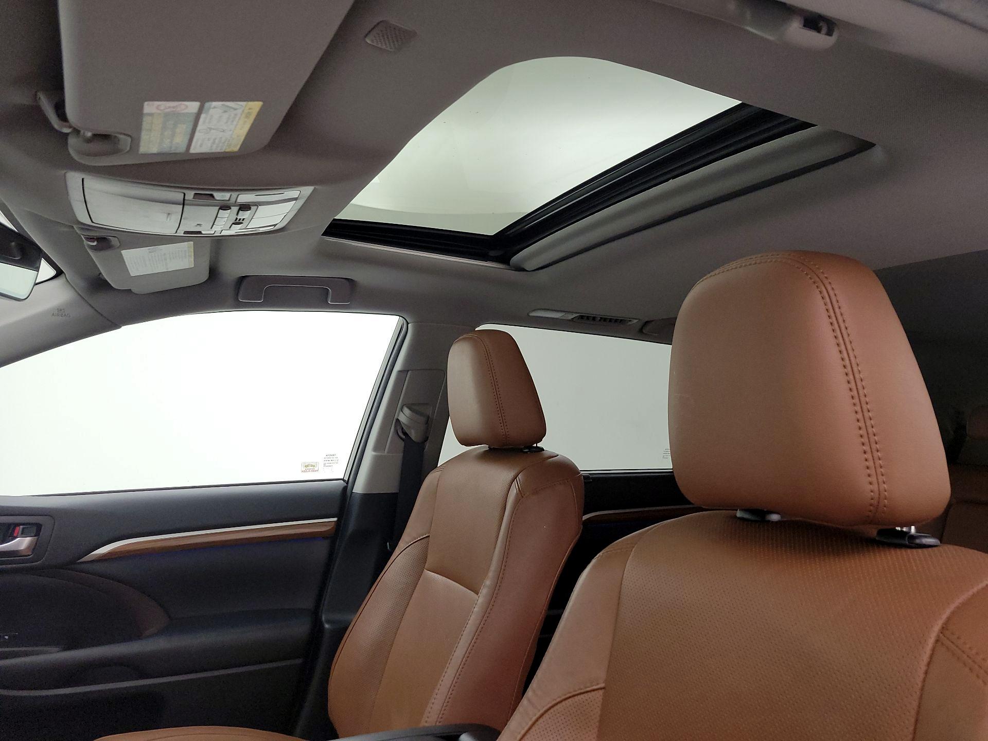 Thumbnail: 2019 Toyota Highlander - 19
