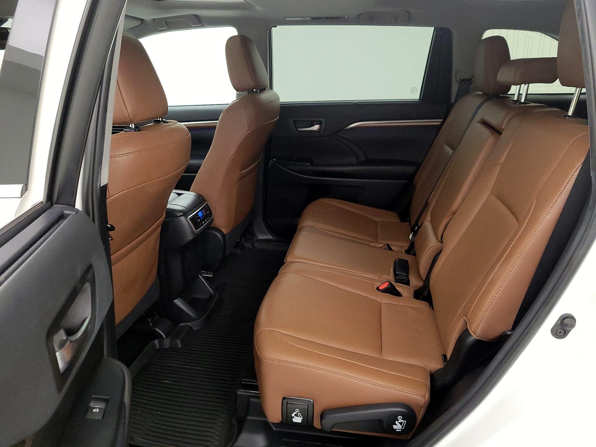 Thumbnail: 2019 Toyota Highlander - 20