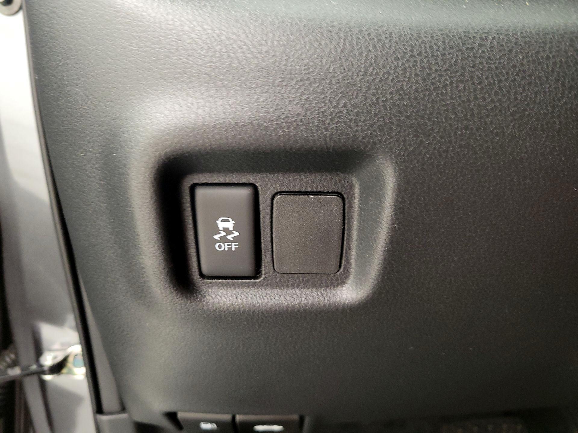 Thumbnail: 2016 Nissan Versa Note - 13