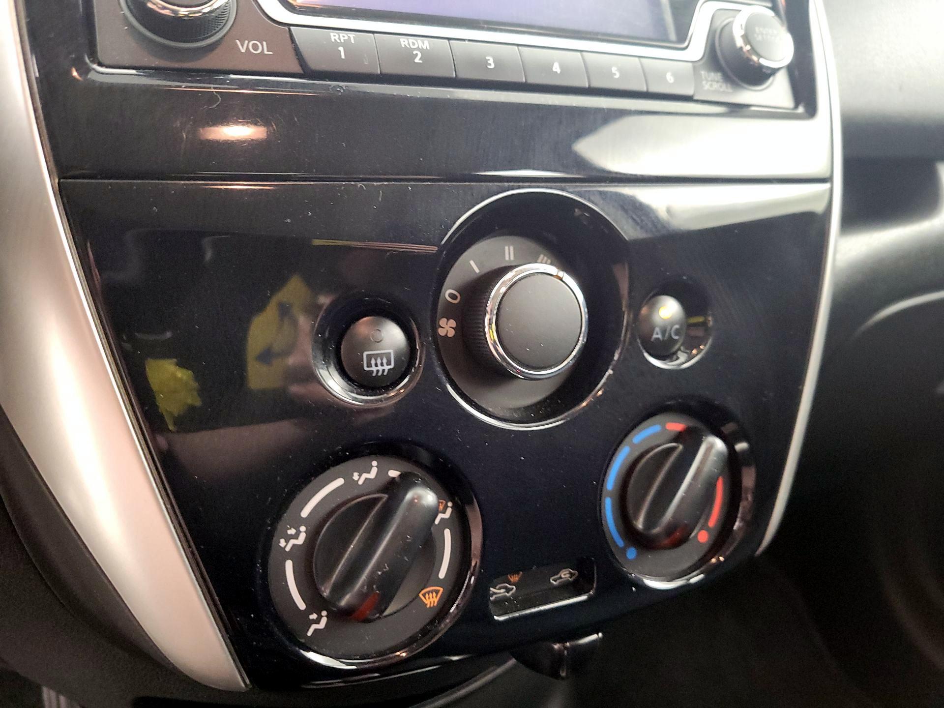 Thumbnail: 2016 Nissan Versa Note - 16