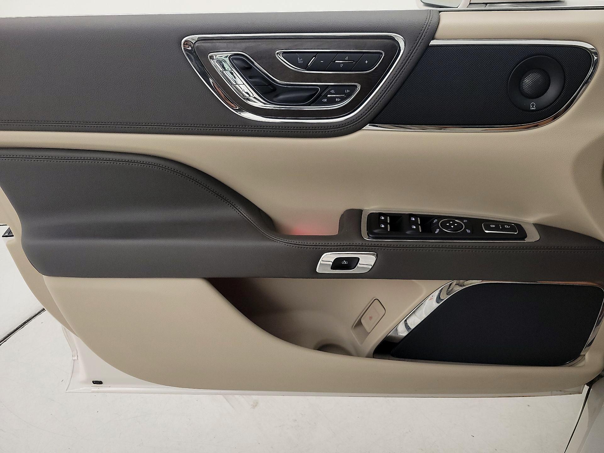 Thumbnail: 2019 Lincoln Continental - 10