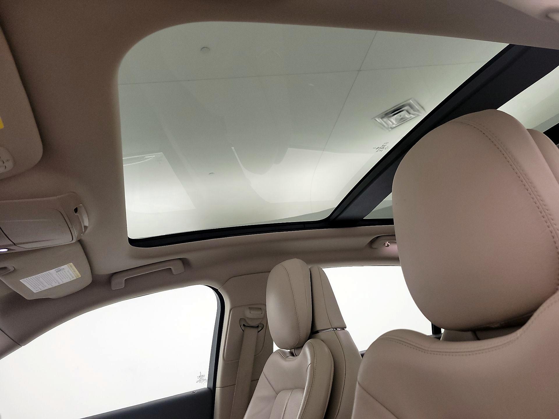 Thumbnail: 2019 Lincoln Continental - 18