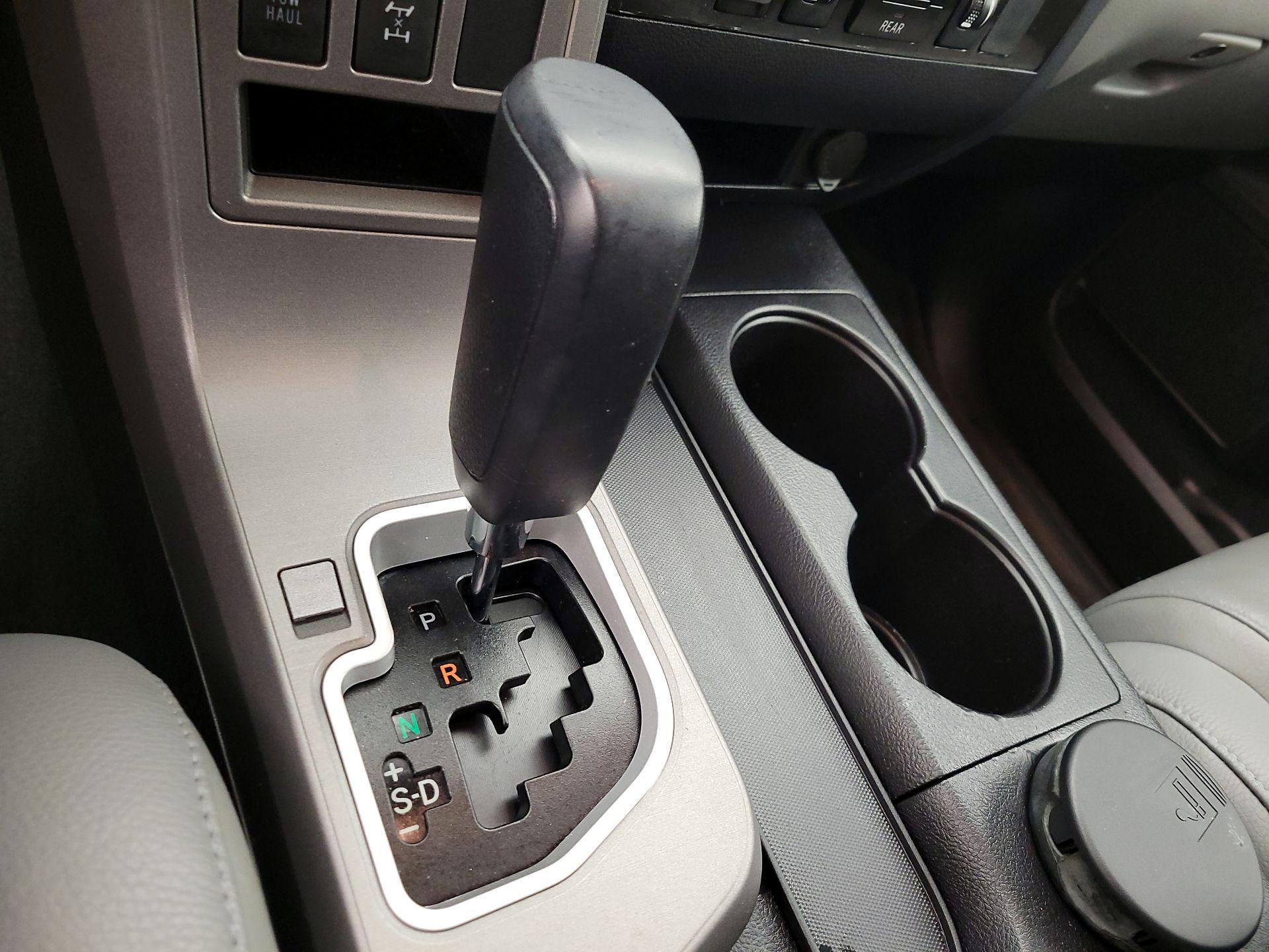 Thumbnail: 2017 Toyota Sequoia - 17
