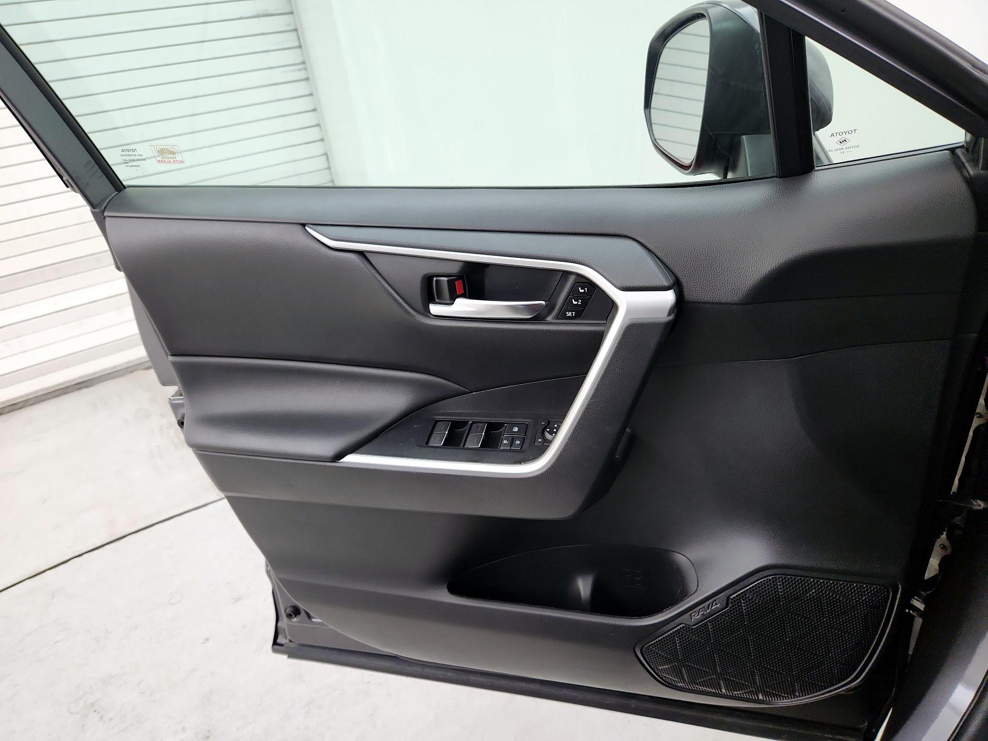 Thumbnail: 2022 Toyota RAV4 - 12