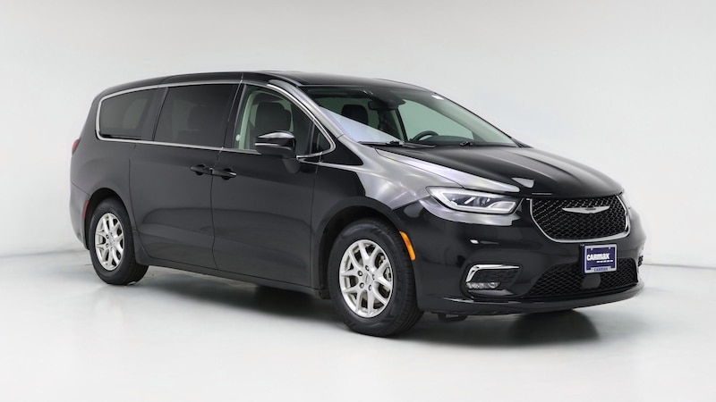 2023 Chrysler Pacifica Touring L Hero Image
