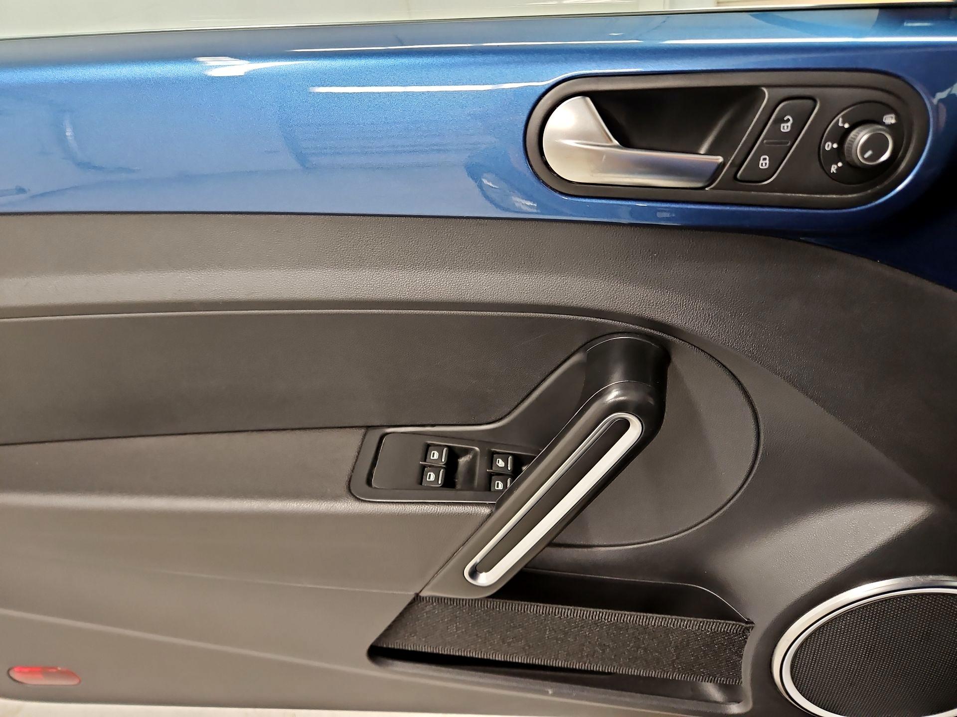 Thumbnail: 2019 Volkswagen Beetle - 12