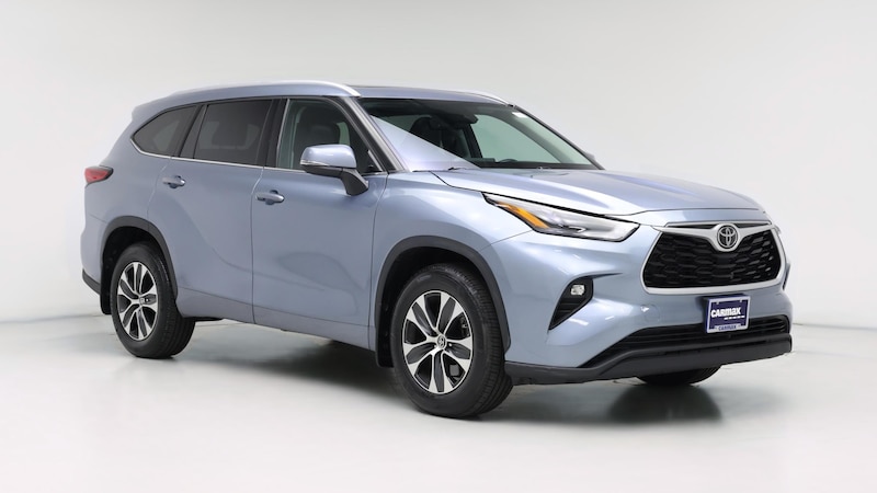 2022 Toyota Highlander XLE Hero Image