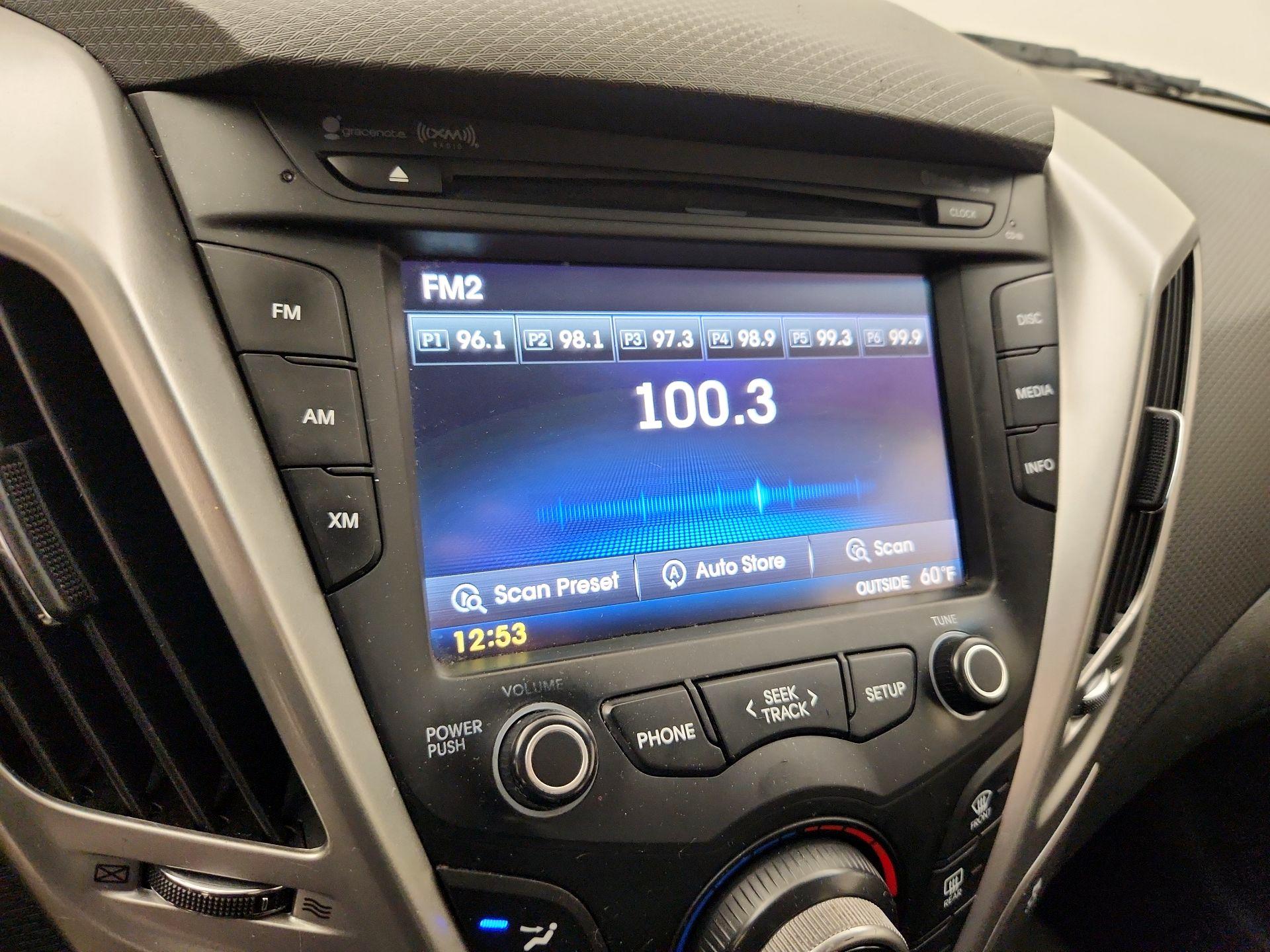 Thumbnail: 2016 Hyundai Veloster - 15