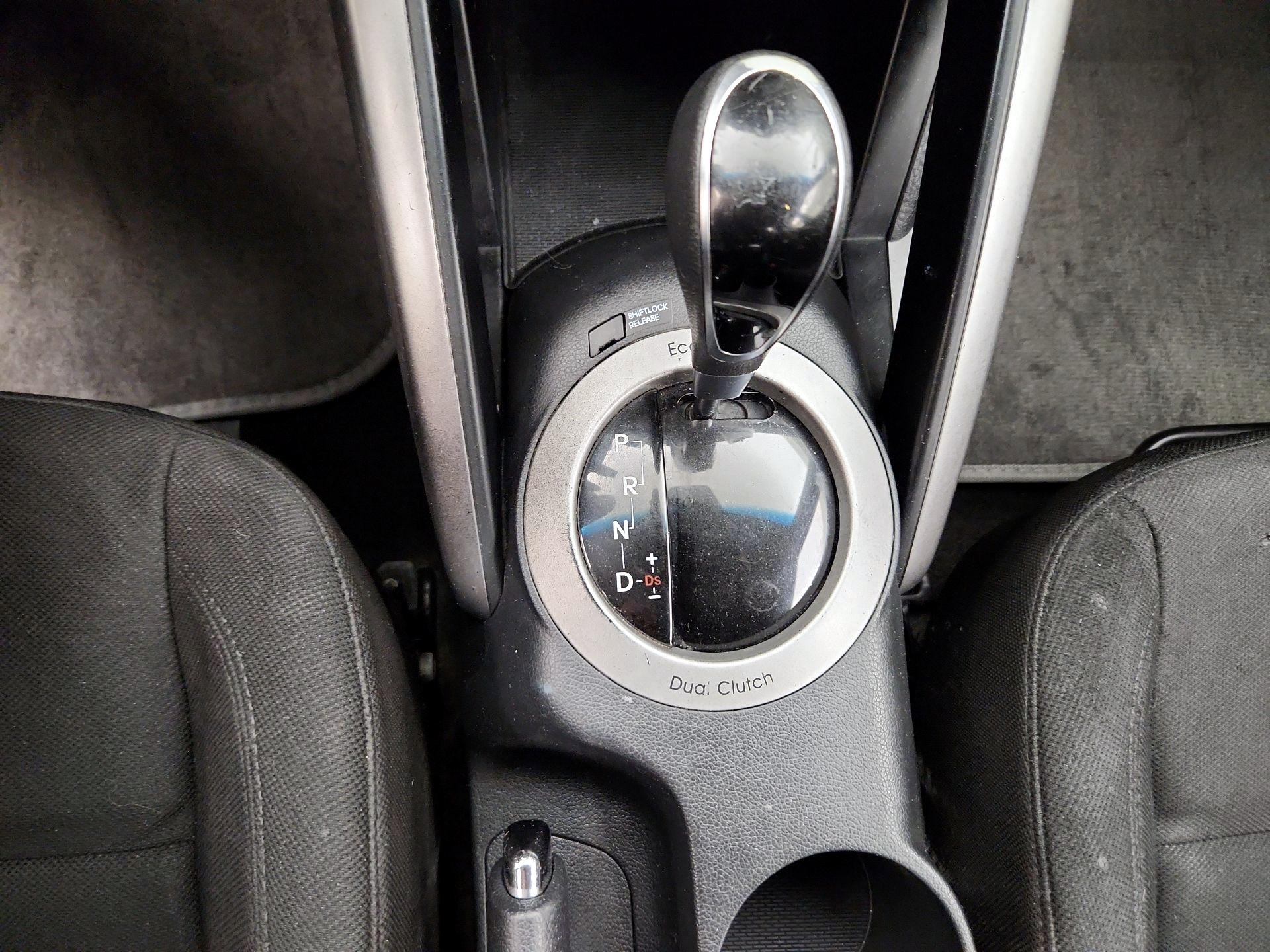 Thumbnail: 2016 Hyundai Veloster - 17