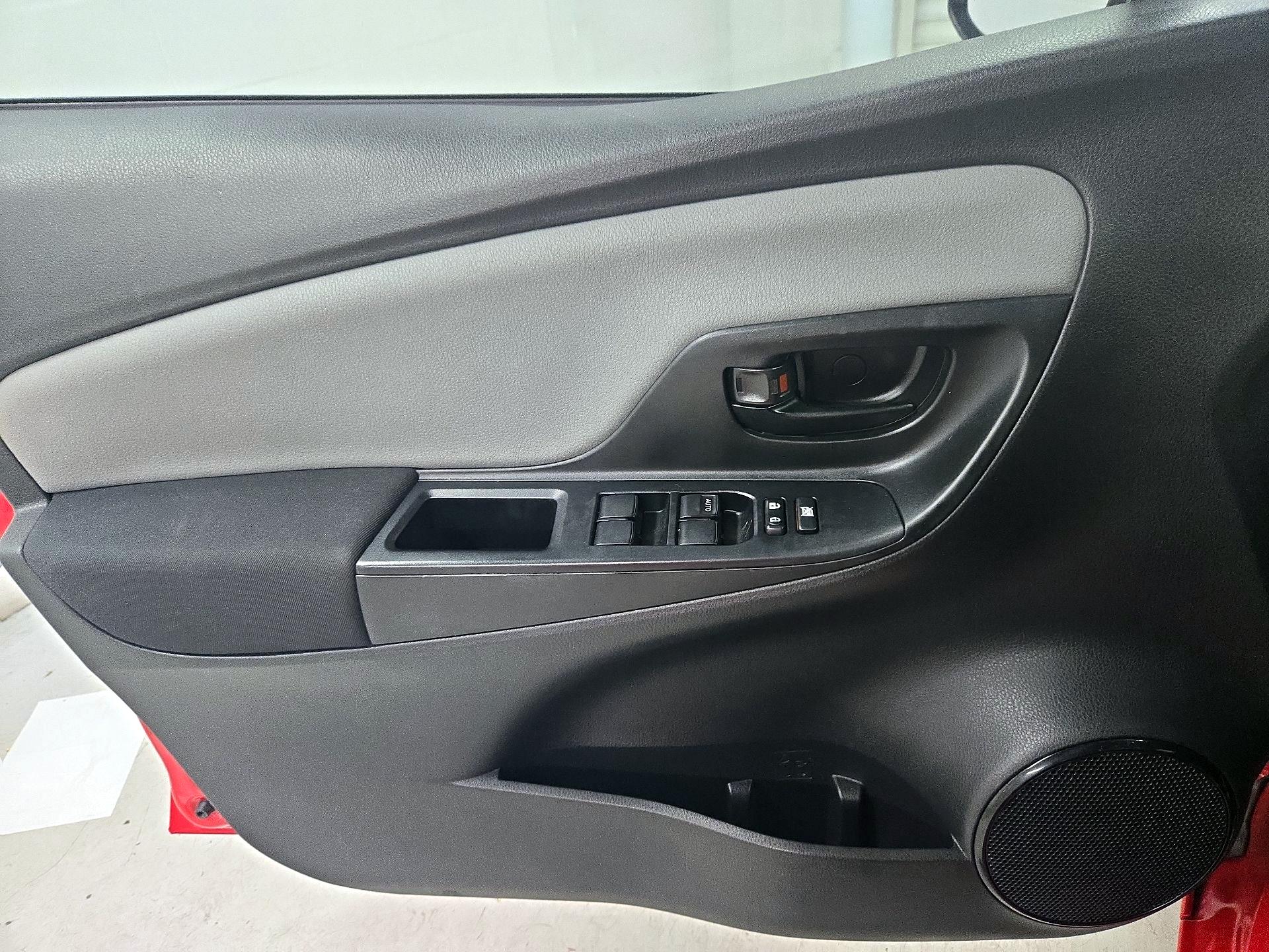 Thumbnail: 2015 Toyota Yaris - 12
