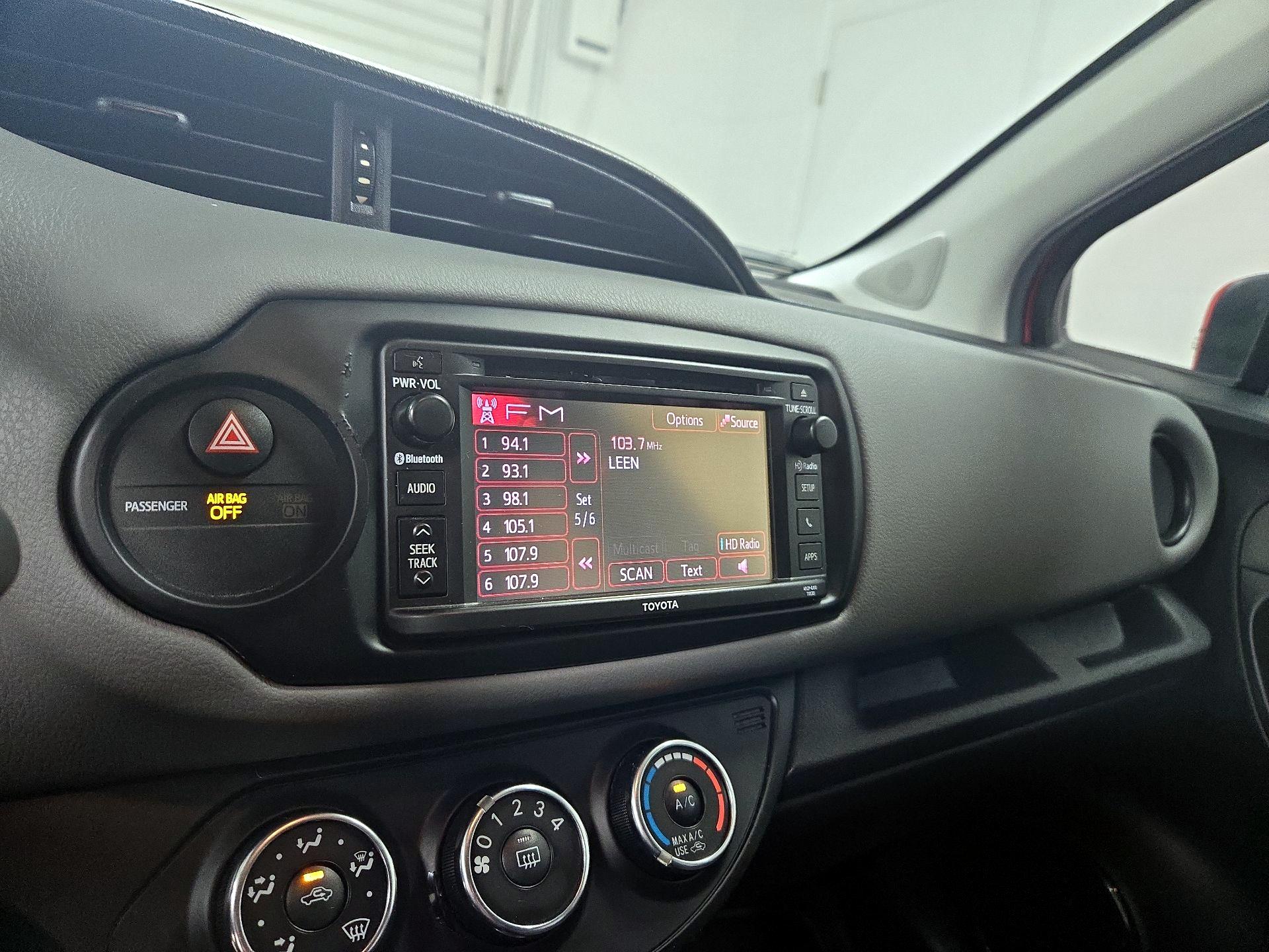 Thumbnail: 2015 Toyota Yaris - 14