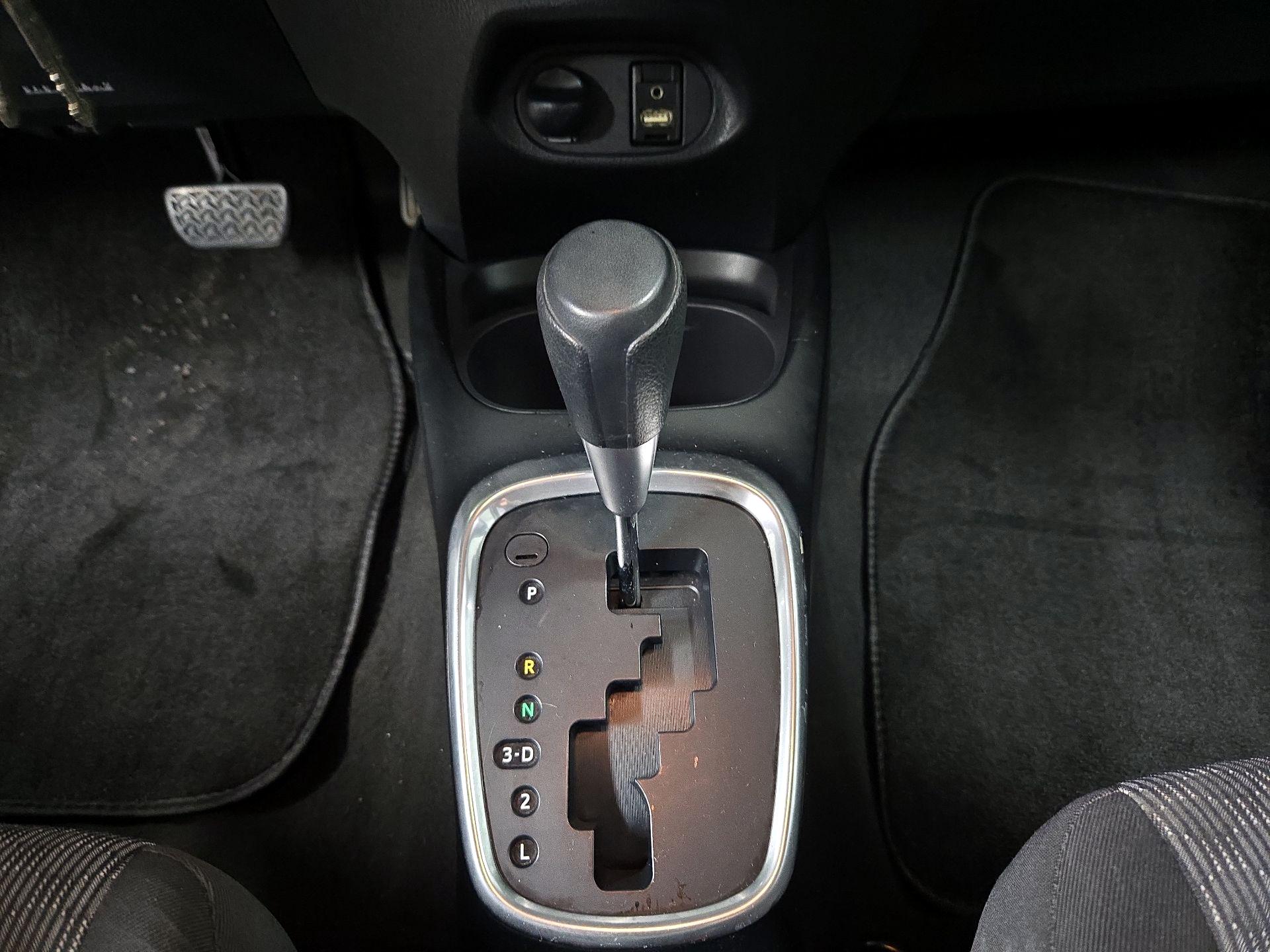 Thumbnail: 2015 Toyota Yaris - 16