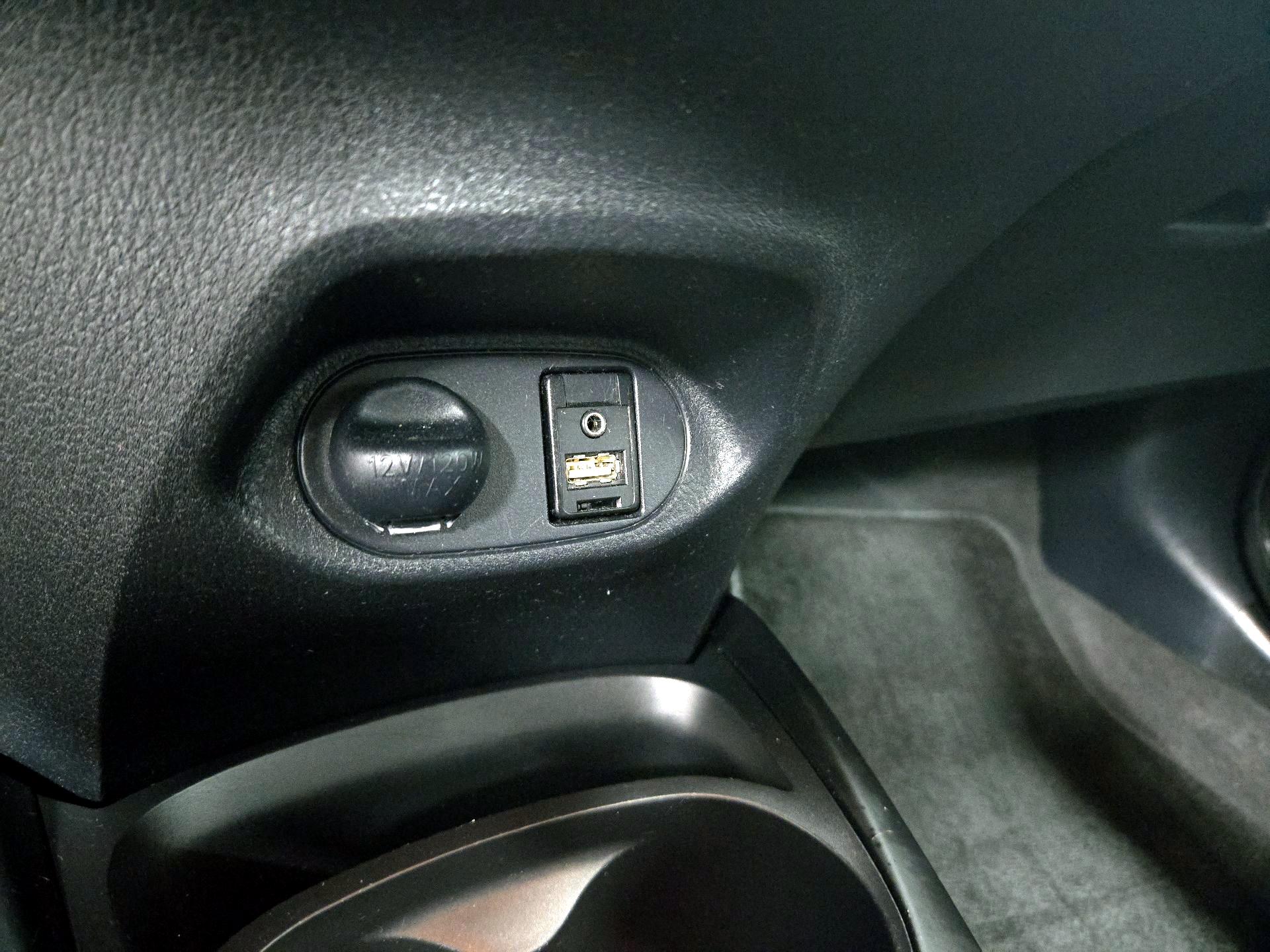 Thumbnail: 2015 Toyota Yaris - 17