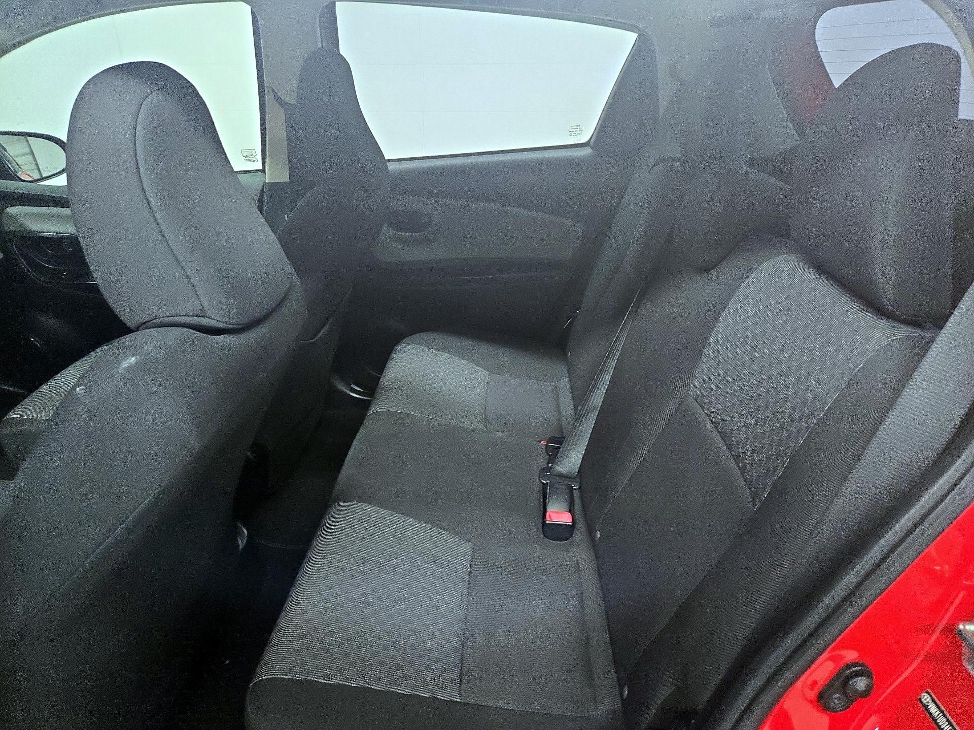 Thumbnail: 2015 Toyota Yaris - 18