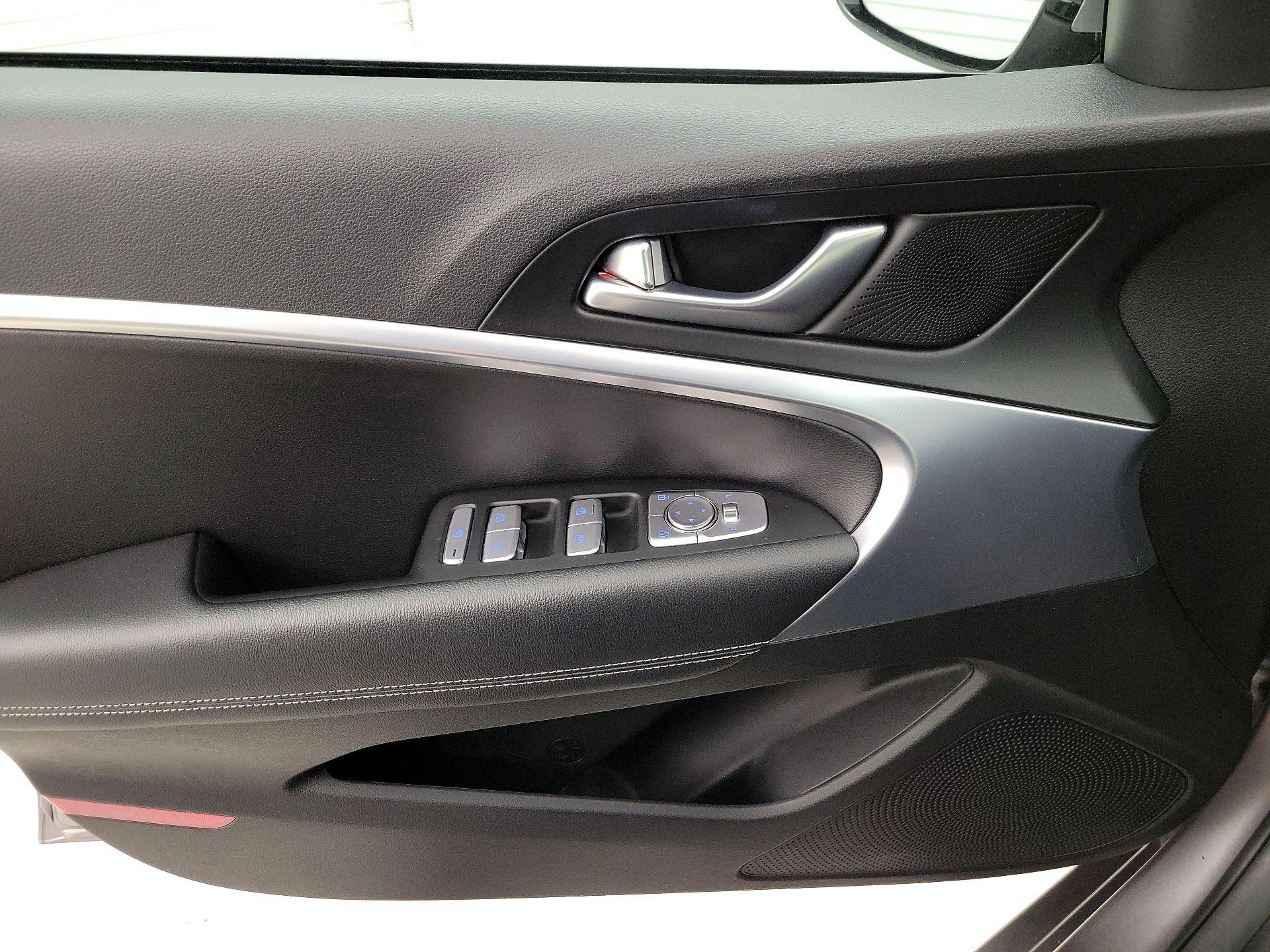 Thumbnail: 2023 Genesis G70 - 12