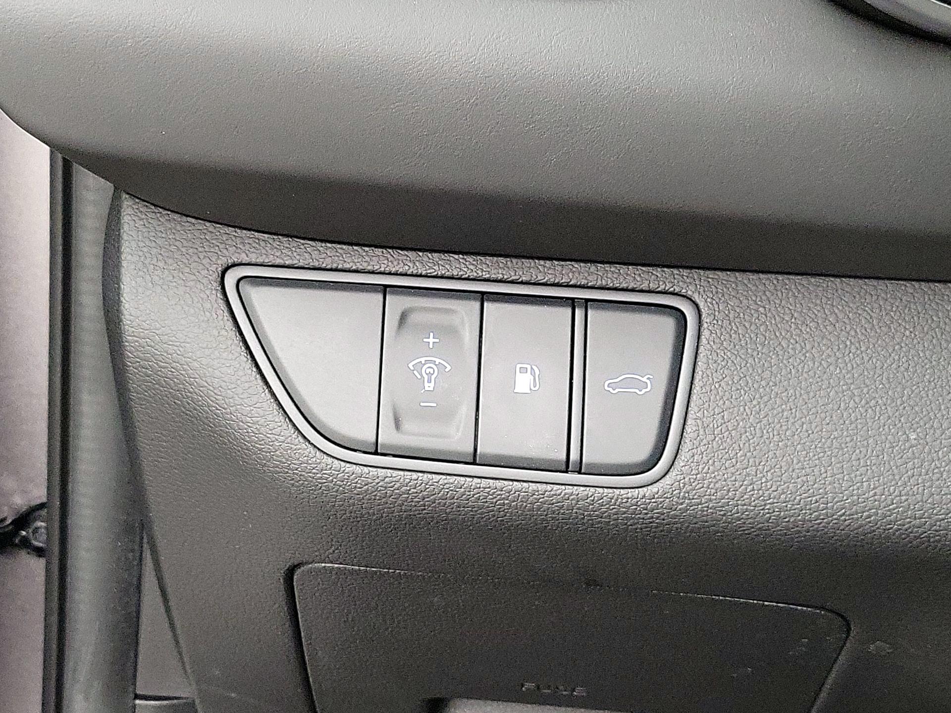 Thumbnail: 2023 Genesis G70 - 13